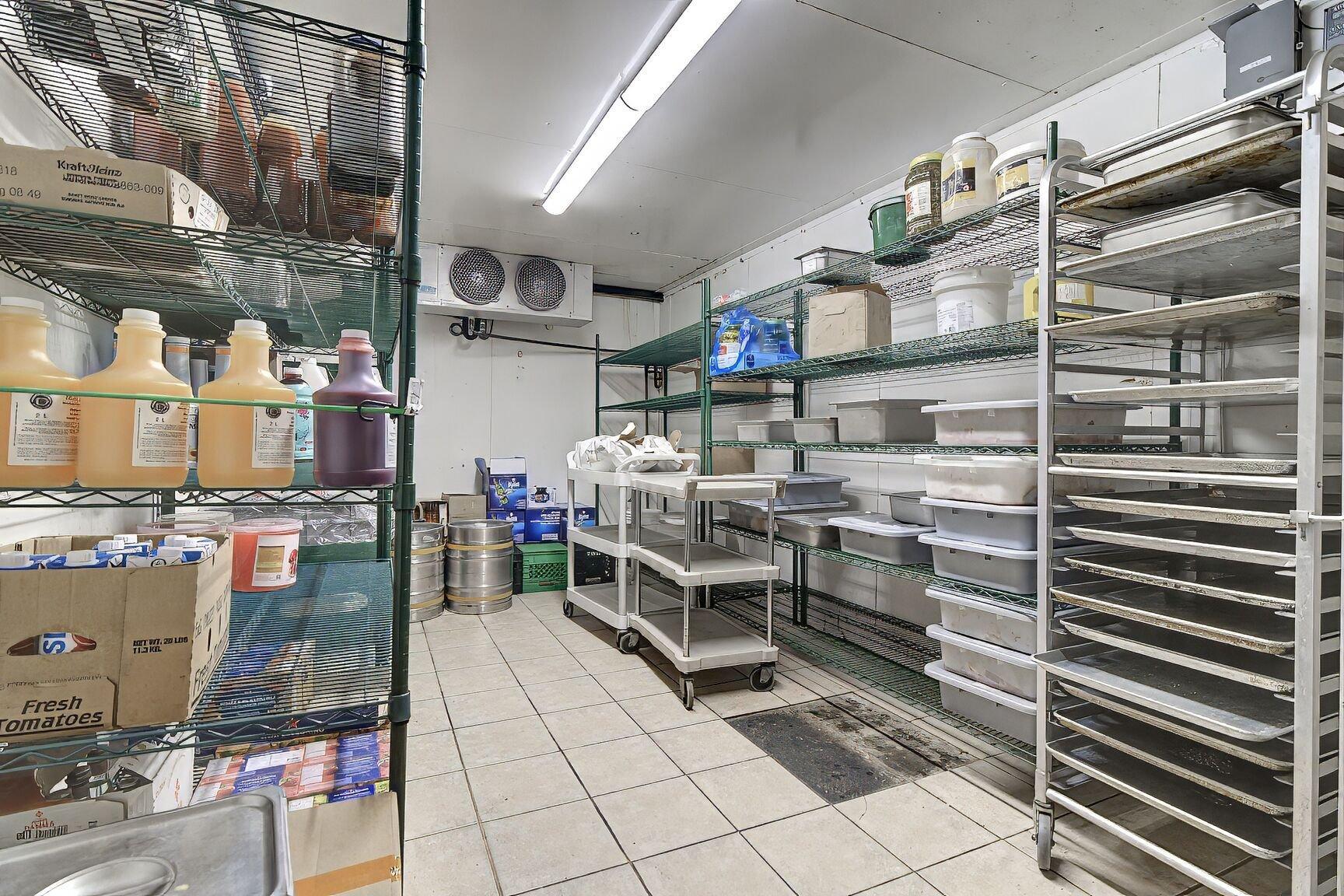 









105F


Av. Guindon

,
Saint-Sauveur,




QC
J0R1R6

