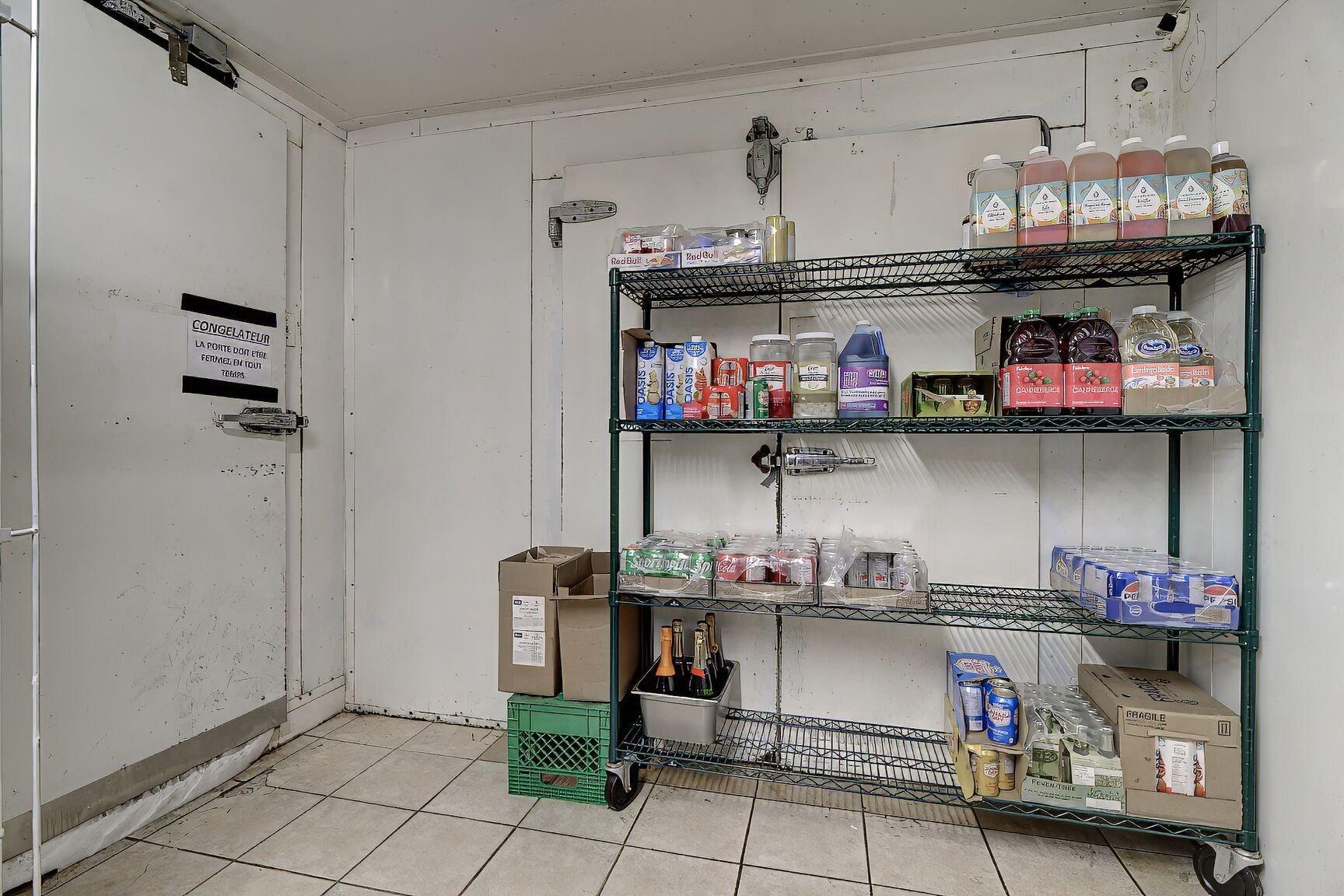 









105F


Av. Guindon

,
Saint-Sauveur,




QC
J0R1R6

