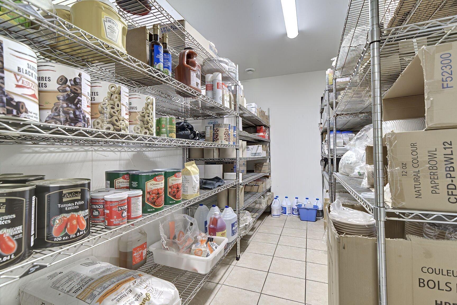 









105F


Av. Guindon

,
Saint-Sauveur,




QC
J0R1R6

