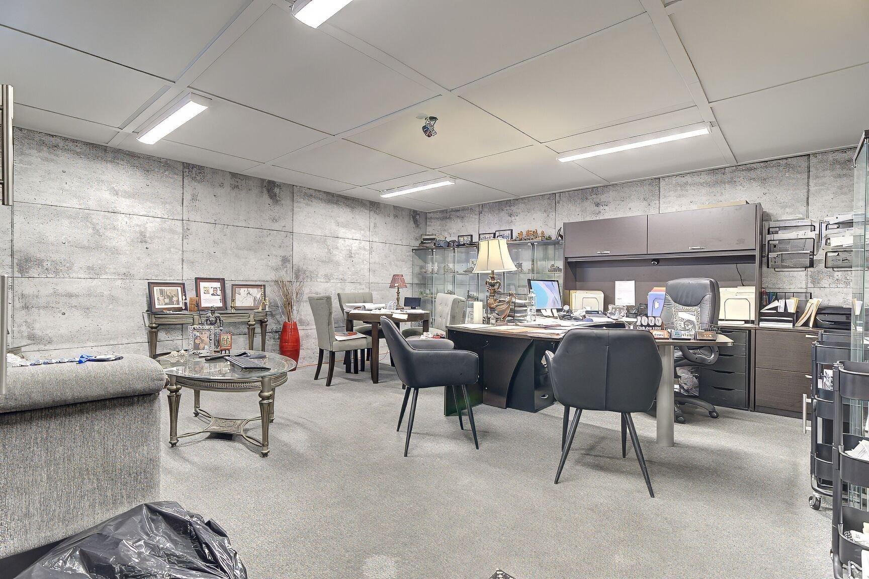 









105F


Av. Guindon

,
Saint-Sauveur,




QC
J0R1R6

