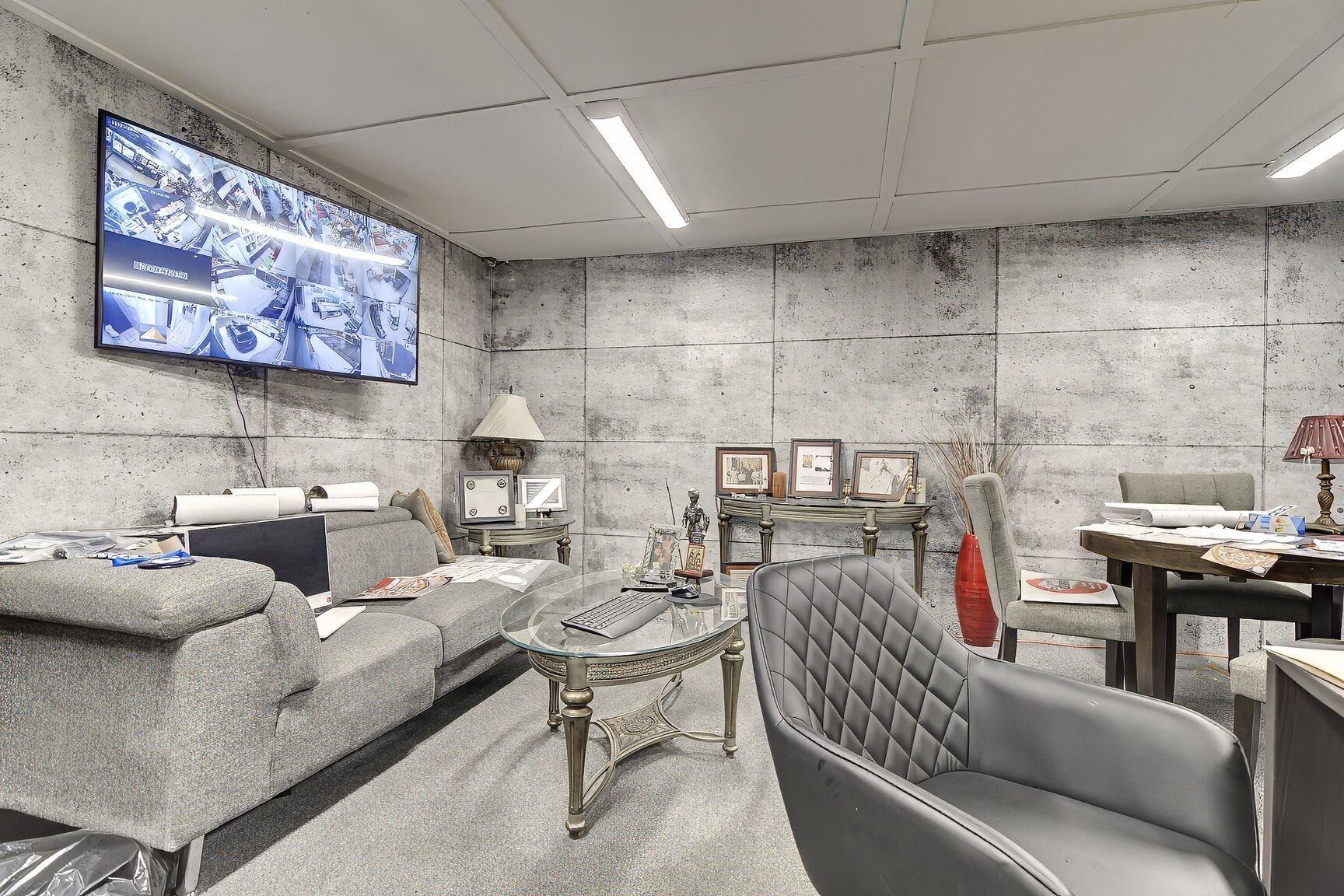 









105F


Av. Guindon

,
Saint-Sauveur,




QC
J0R1R6

