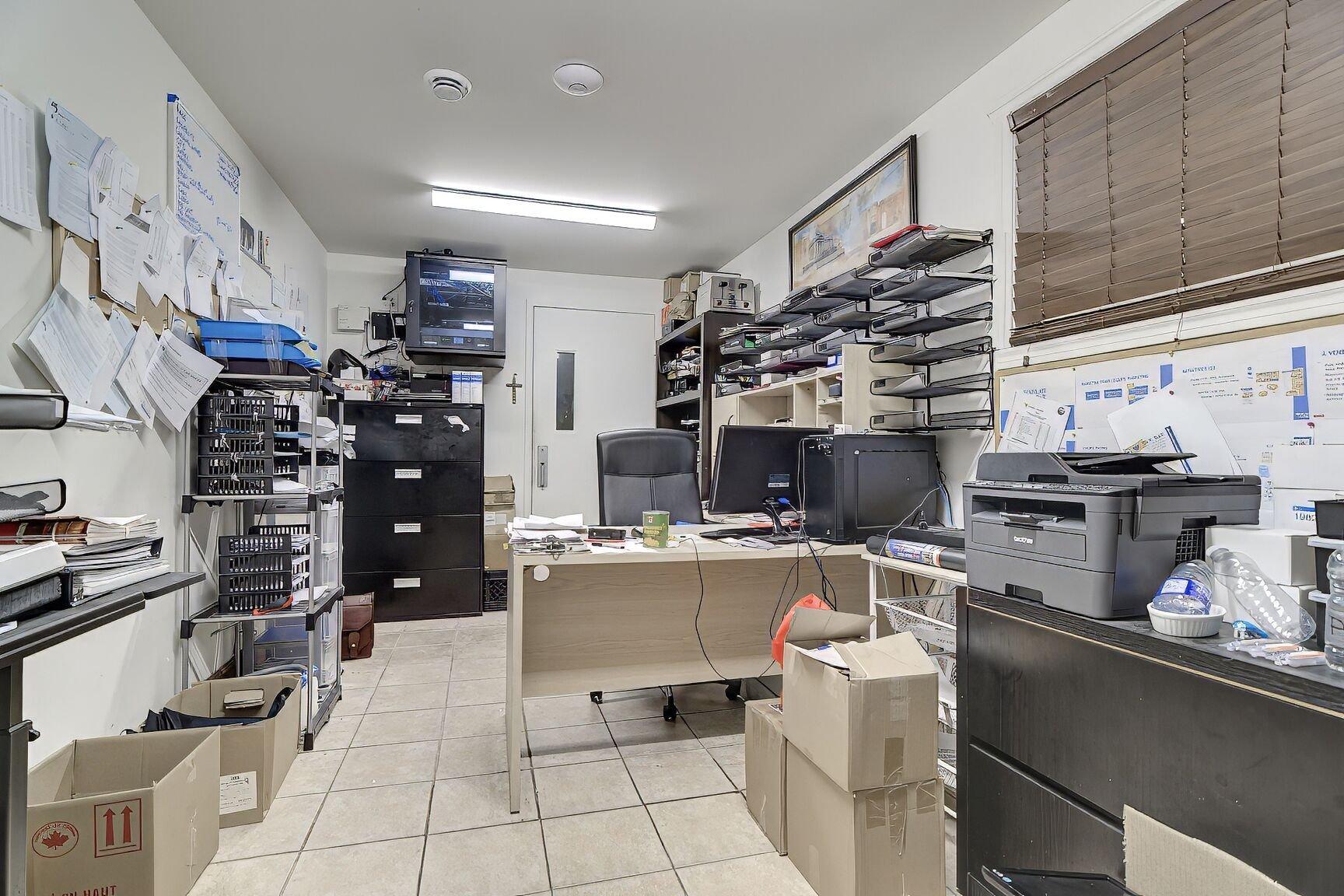 









105F


Av. Guindon

,
Saint-Sauveur,




QC
J0R1R6

