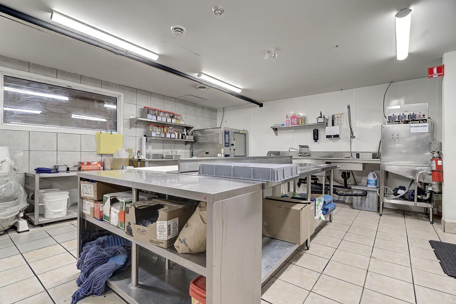 









105F


Av. Guindon

,
Saint-Sauveur,




QC
J0R1R6

