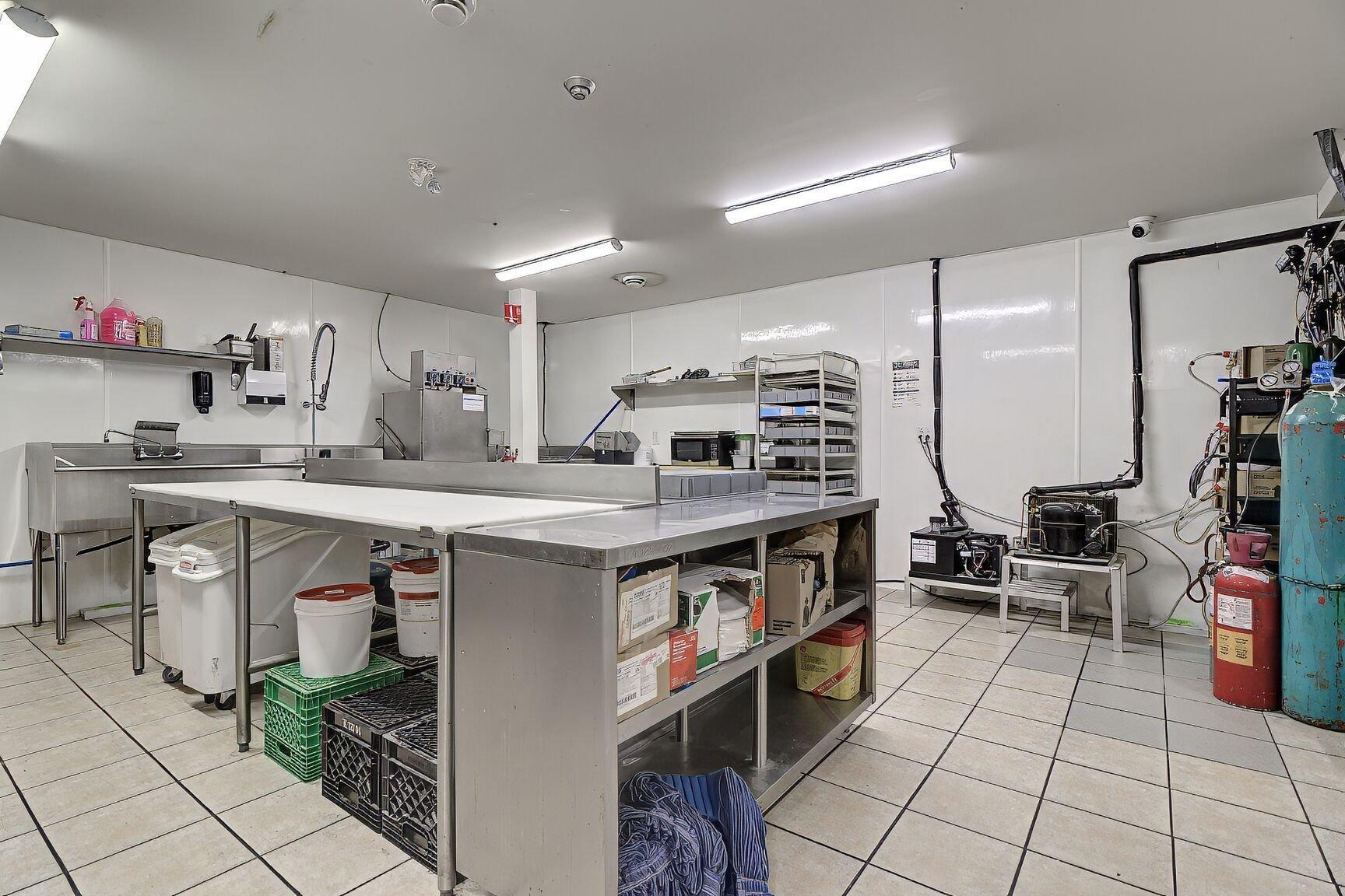 









105F


Av. Guindon

,
Saint-Sauveur,




QC
J0R1R6

