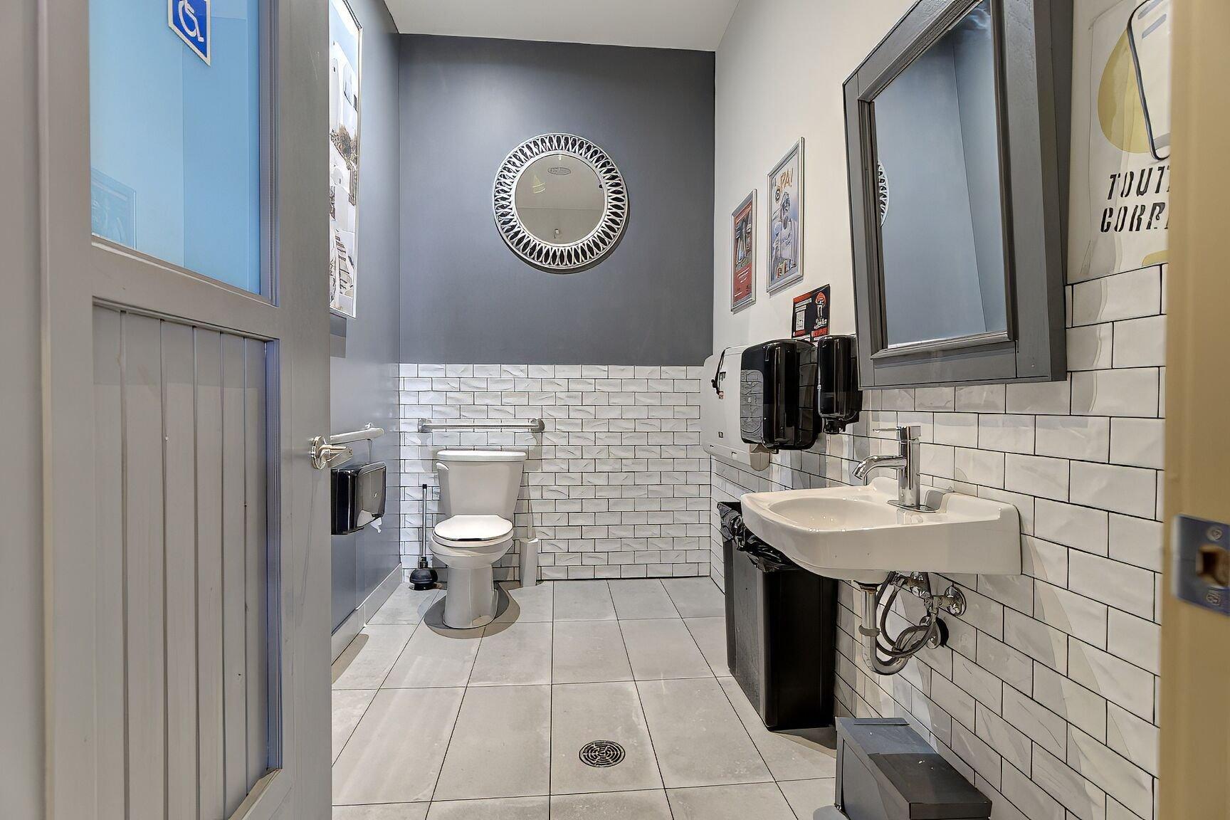 









105F


Av. Guindon

,
Saint-Sauveur,




QC
J0R1R6

