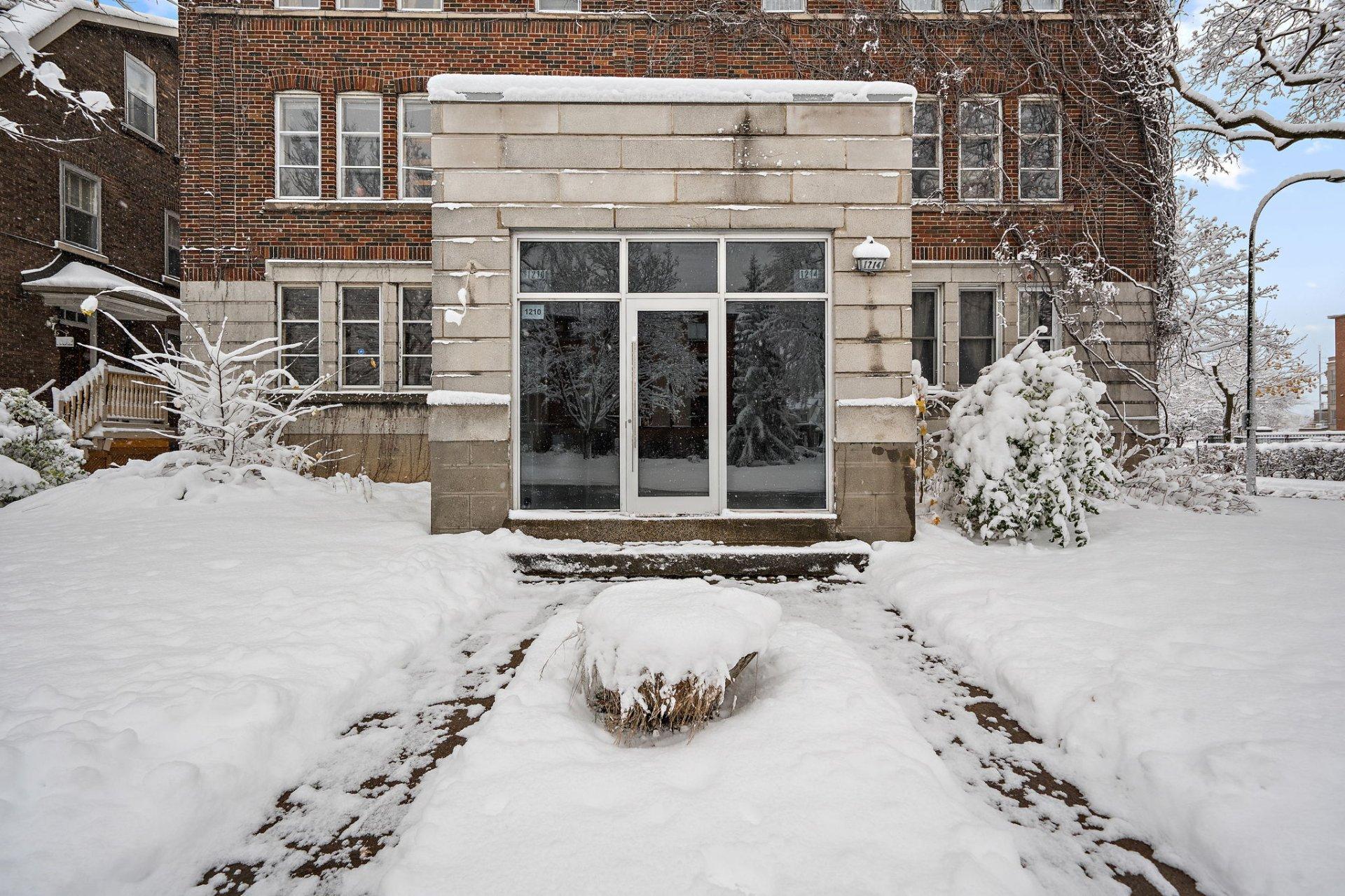 









1210


Boul. Graham

,
Mont-Royal,




QC
H3P2G4

