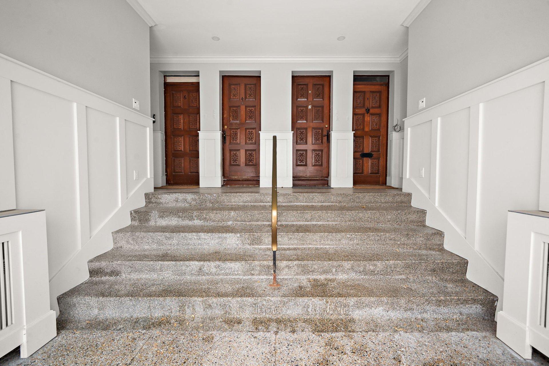 









1210


Boul. Graham

,
Mont-Royal,




QC
H3P2G4

