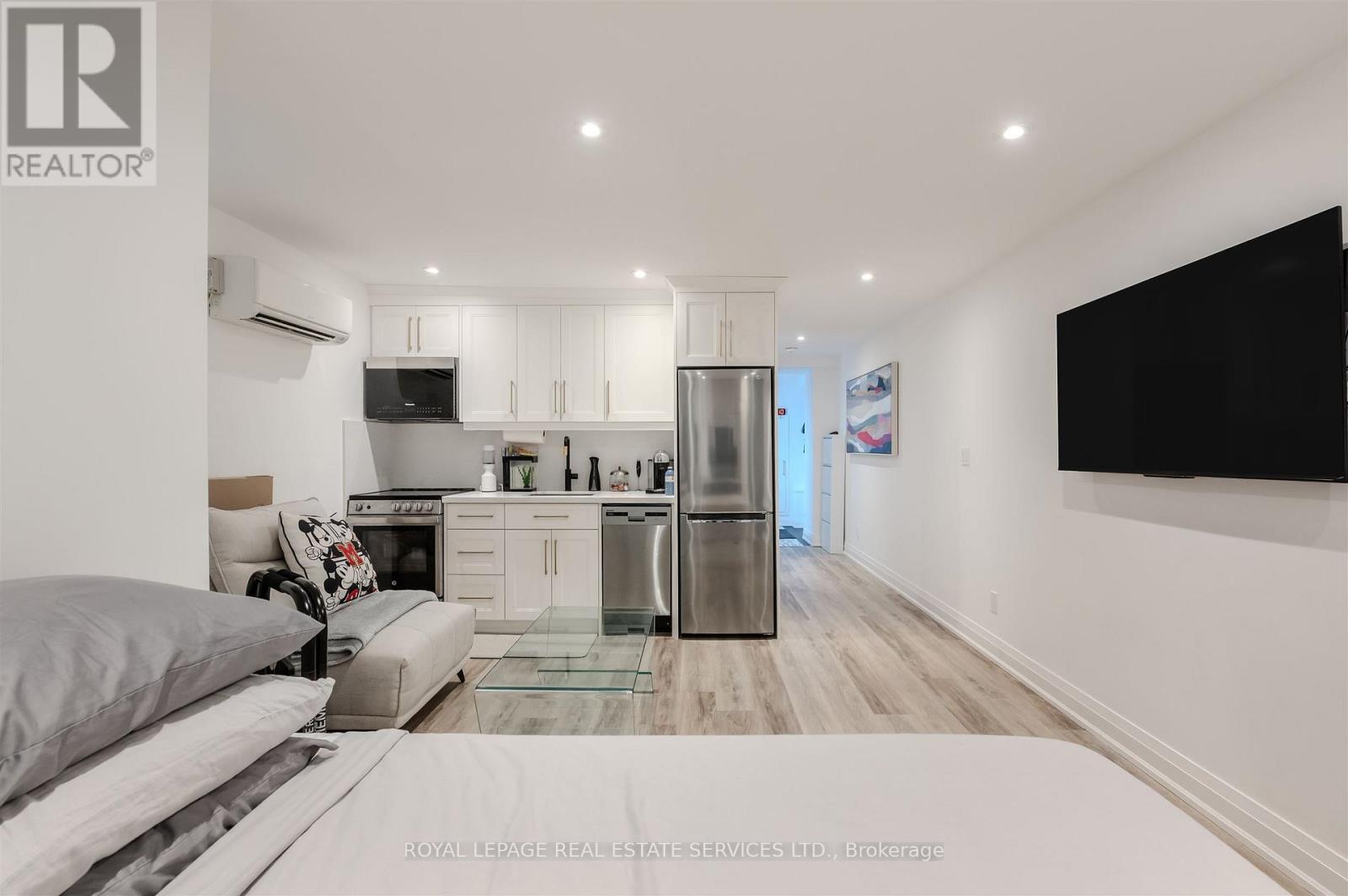 












LOWER LEVEL - 18 MILTON STREET

,
Toronto,




Ontario
M8Y2X5


