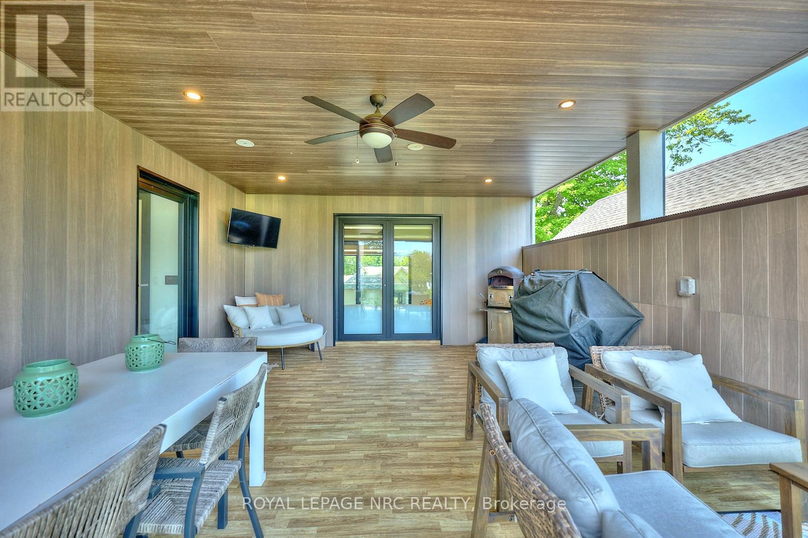 












10 PAWLING STREET

,
St. Catharines (Port Dalhousie),




Ontario
L2N5M2

