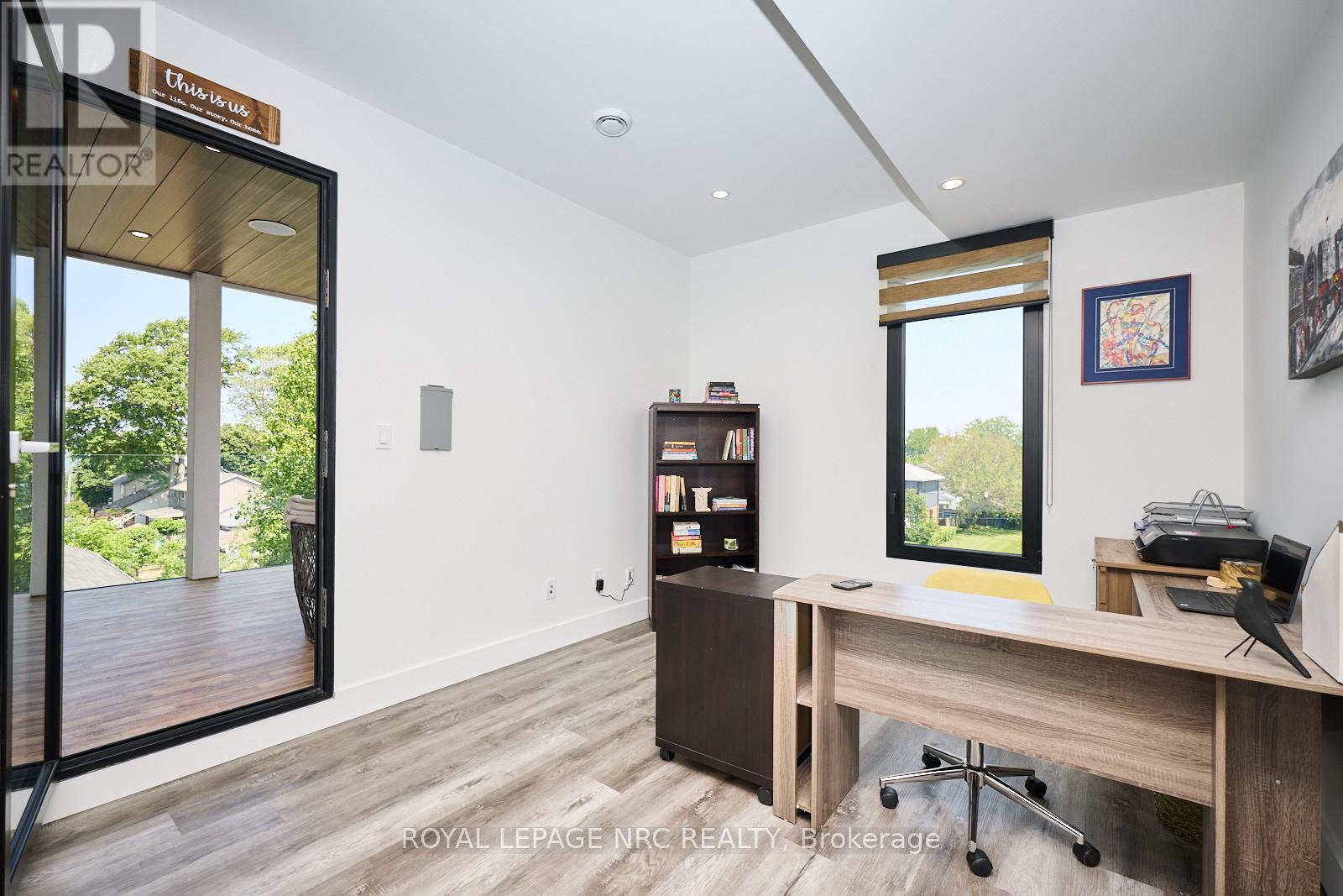 












10 PAWLING STREET

,
St. Catharines (Port Dalhousie),




Ontario
L2N5M2

