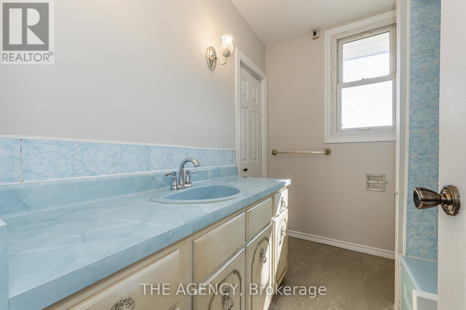 












631 FOUR MILE CREEK ROAD

,
Niagara-on-the-Lake,




Ontario
L0S1J0

