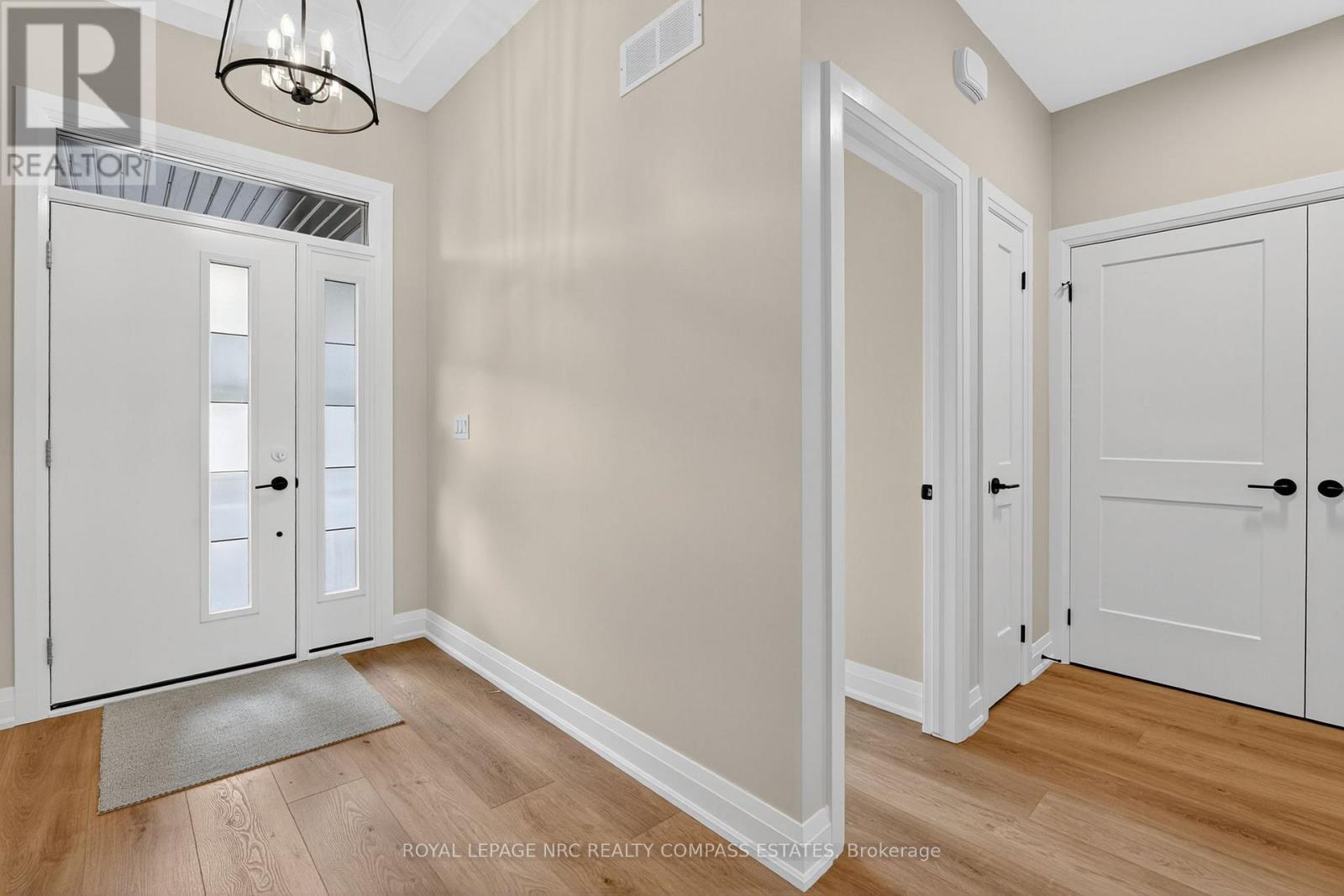 












6 PEACHTREE LANE

,
Niagara-on-the-Lake (Virgil),




Ontario
L0S1J0

