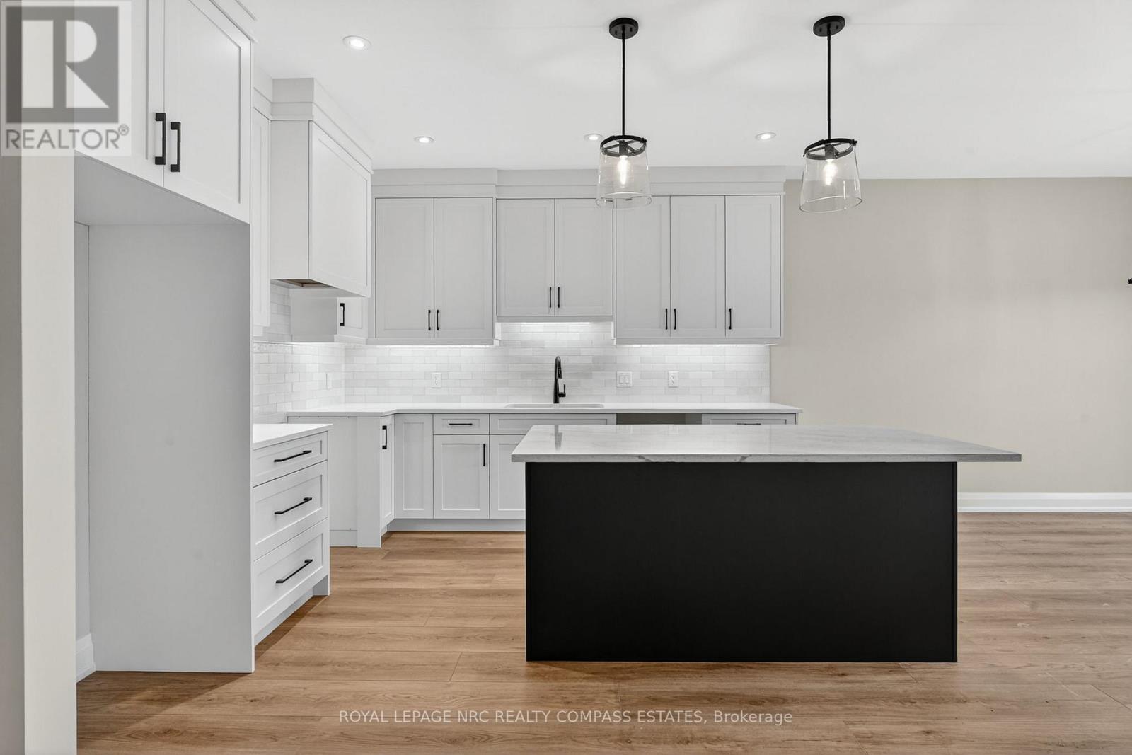 












6 PEACHTREE LANE

,
Niagara-on-the-Lake (Virgil),




Ontario
L0S1J0

