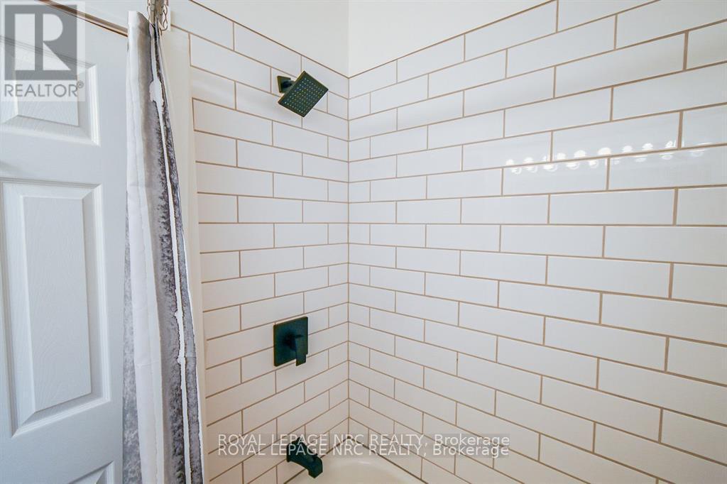 












387 ELMWOOD AVENUE

,
Fort Erie (Crystal Beach),




Ontario
L0S1B0

