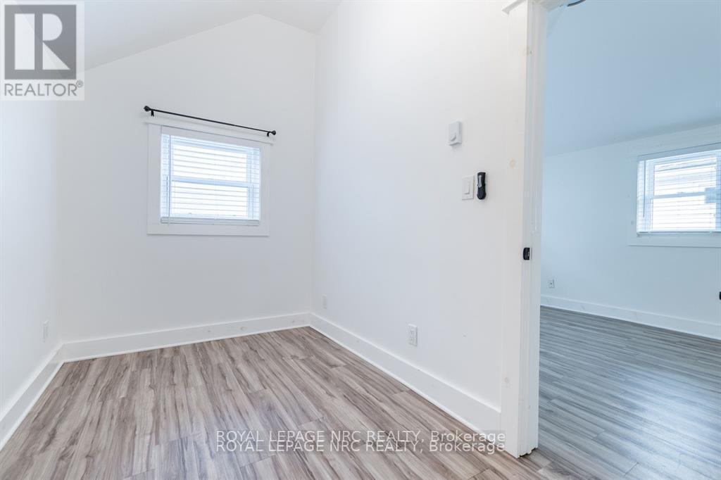 












387 ELMWOOD AVENUE

,
Fort Erie (Crystal Beach),




Ontario
L0S1B0

