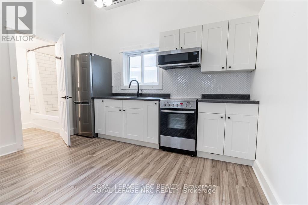 












387 ELMWOOD AVENUE

,
Fort Erie (Crystal Beach),




Ontario
L0S1B0

