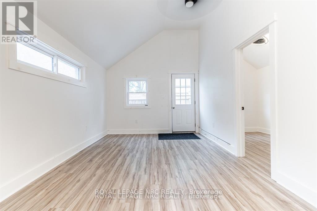 












387 ELMWOOD AVENUE

,
Fort Erie (Crystal Beach),




Ontario
L0S1B0

