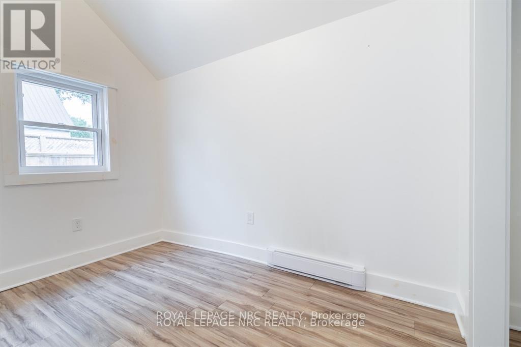 












387 ELMWOOD AVENUE

,
Fort Erie (Crystal Beach),




Ontario
L0S1B0

