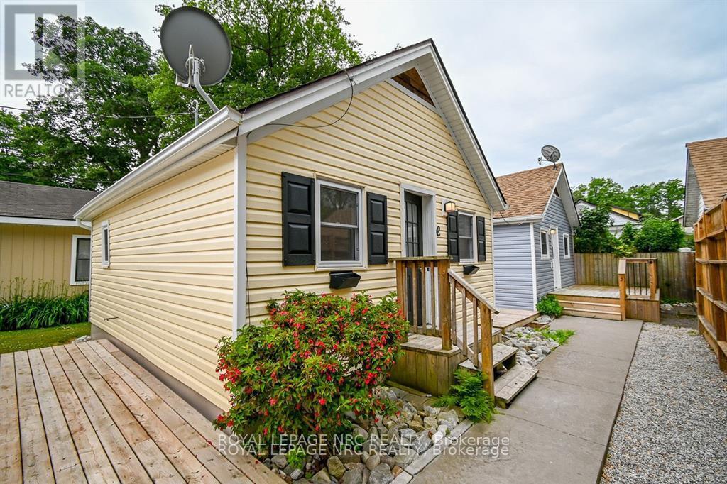 












387 ELMWOOD AVENUE

,
Fort Erie (Crystal Beach),




Ontario
L0S1B0

