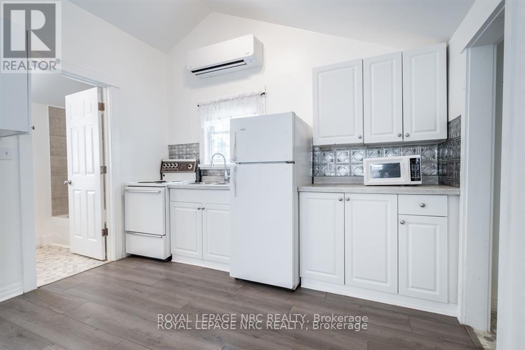 












387 ELMWOOD AVENUE

,
Fort Erie (Crystal Beach),




Ontario
L0S1B0

