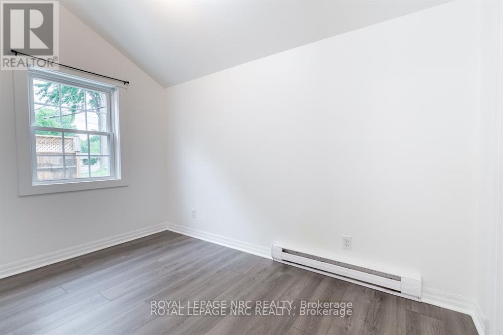 












387 ELMWOOD AVENUE

,
Fort Erie (Crystal Beach),




Ontario
L0S1B0

