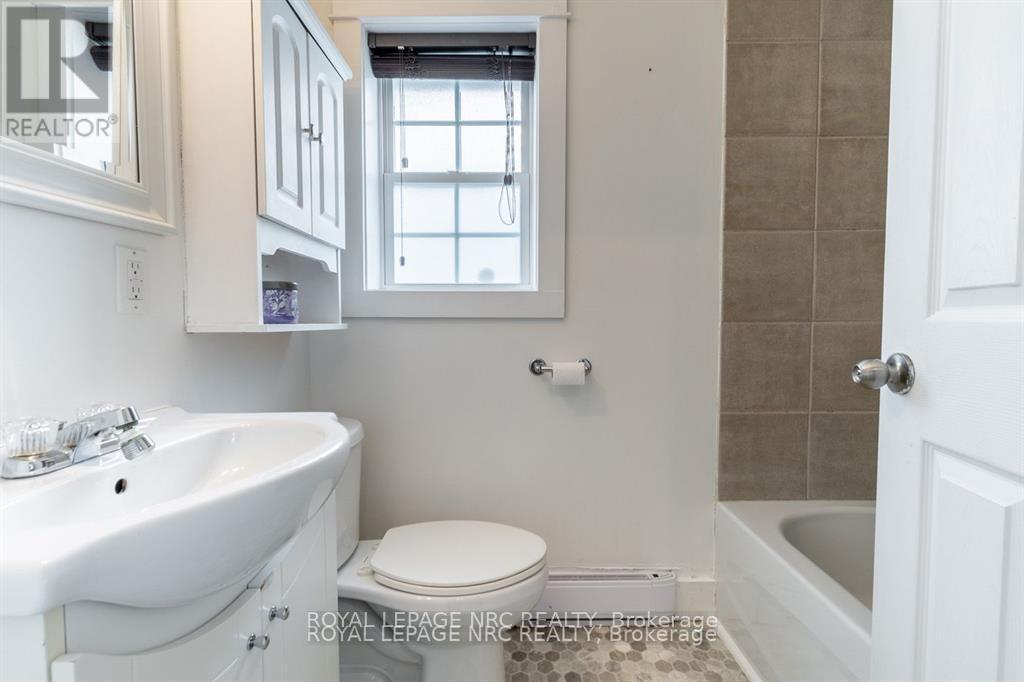 












387 ELMWOOD AVENUE

,
Fort Erie (Crystal Beach),




Ontario
L0S1B0

