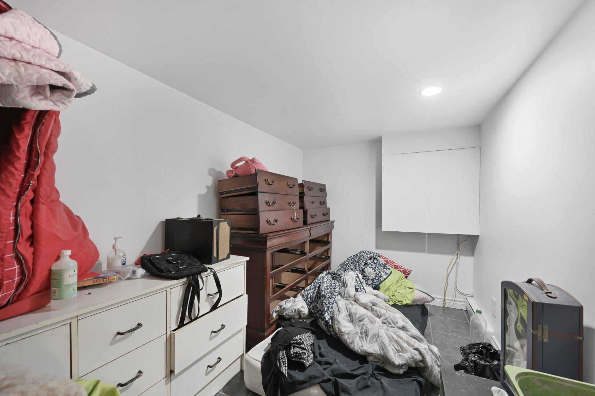 









16565


Av. Lajoie

,
Saint-Hyacinthe,




QC
J2T3J7

