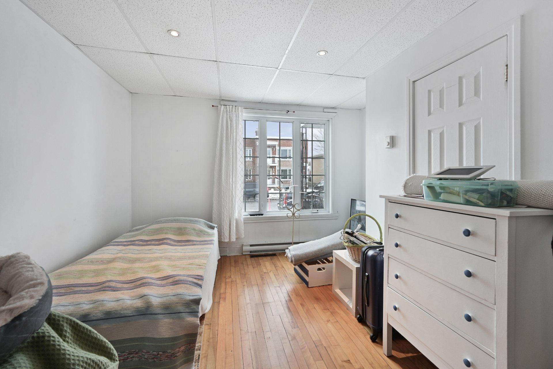 









16565


Av. Lajoie

,
Saint-Hyacinthe,




QC
J2T3J7

