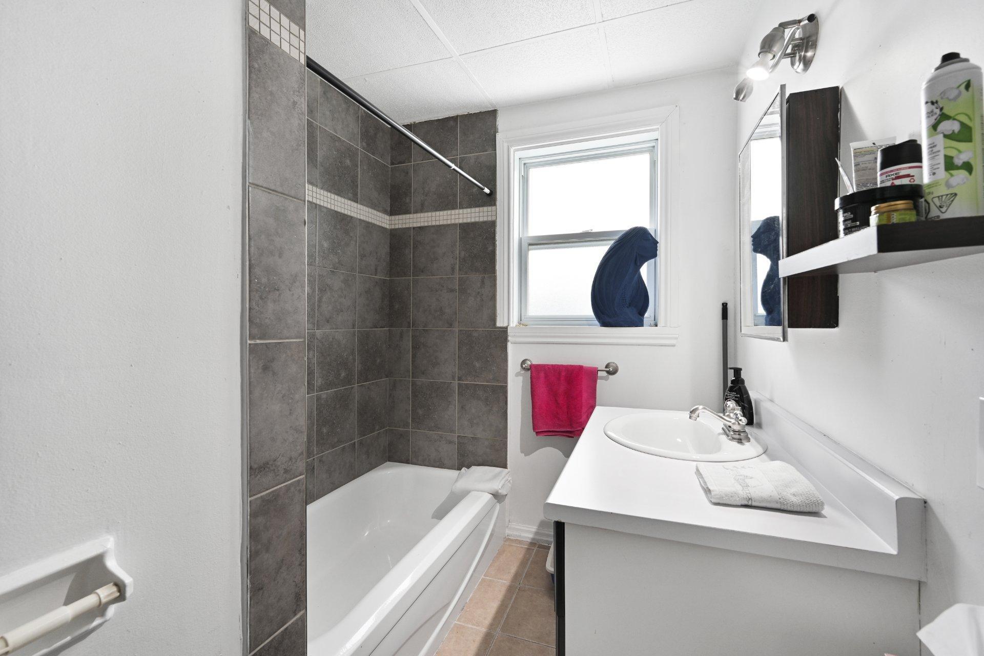 









16565


Av. Lajoie

,
Saint-Hyacinthe,




QC
J2T3J7

