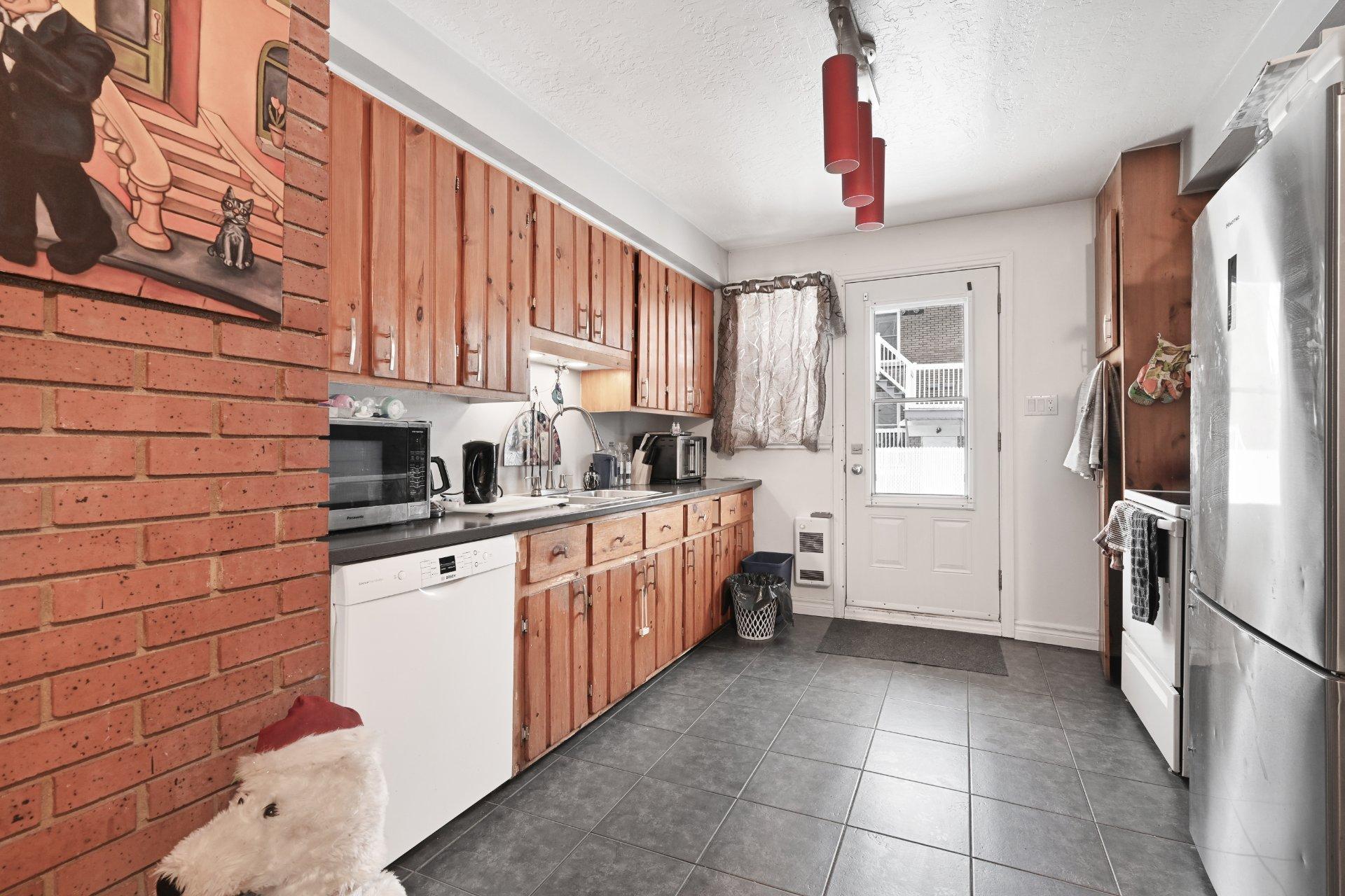 









16565


Av. Lajoie

,
Saint-Hyacinthe,




QC
J2T3J7

