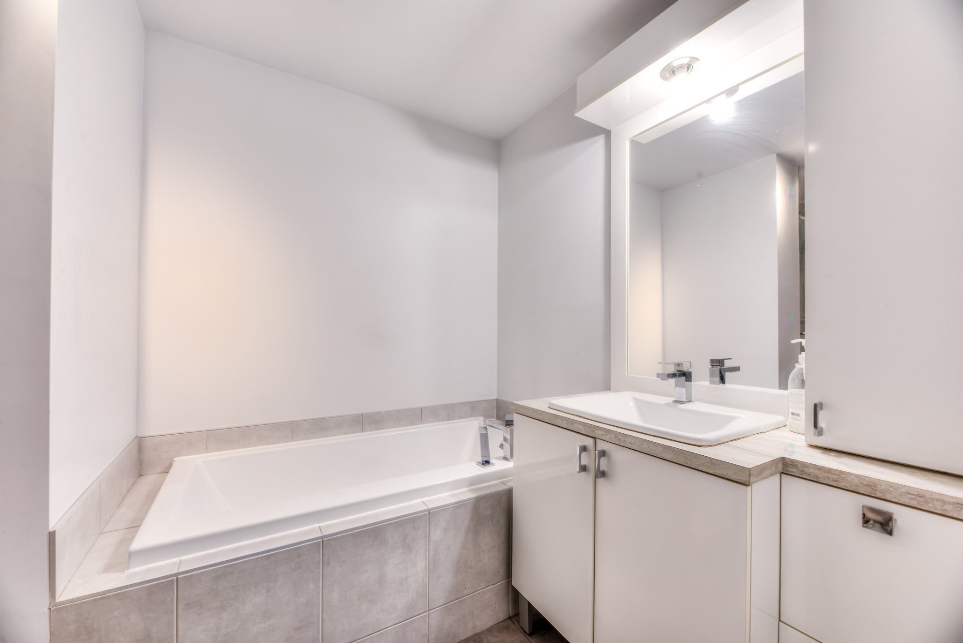 









4151


Rue De Salaberry

, 311,
Montréal (Ahuntsic-Cartierville),




QC
H4J1H2

