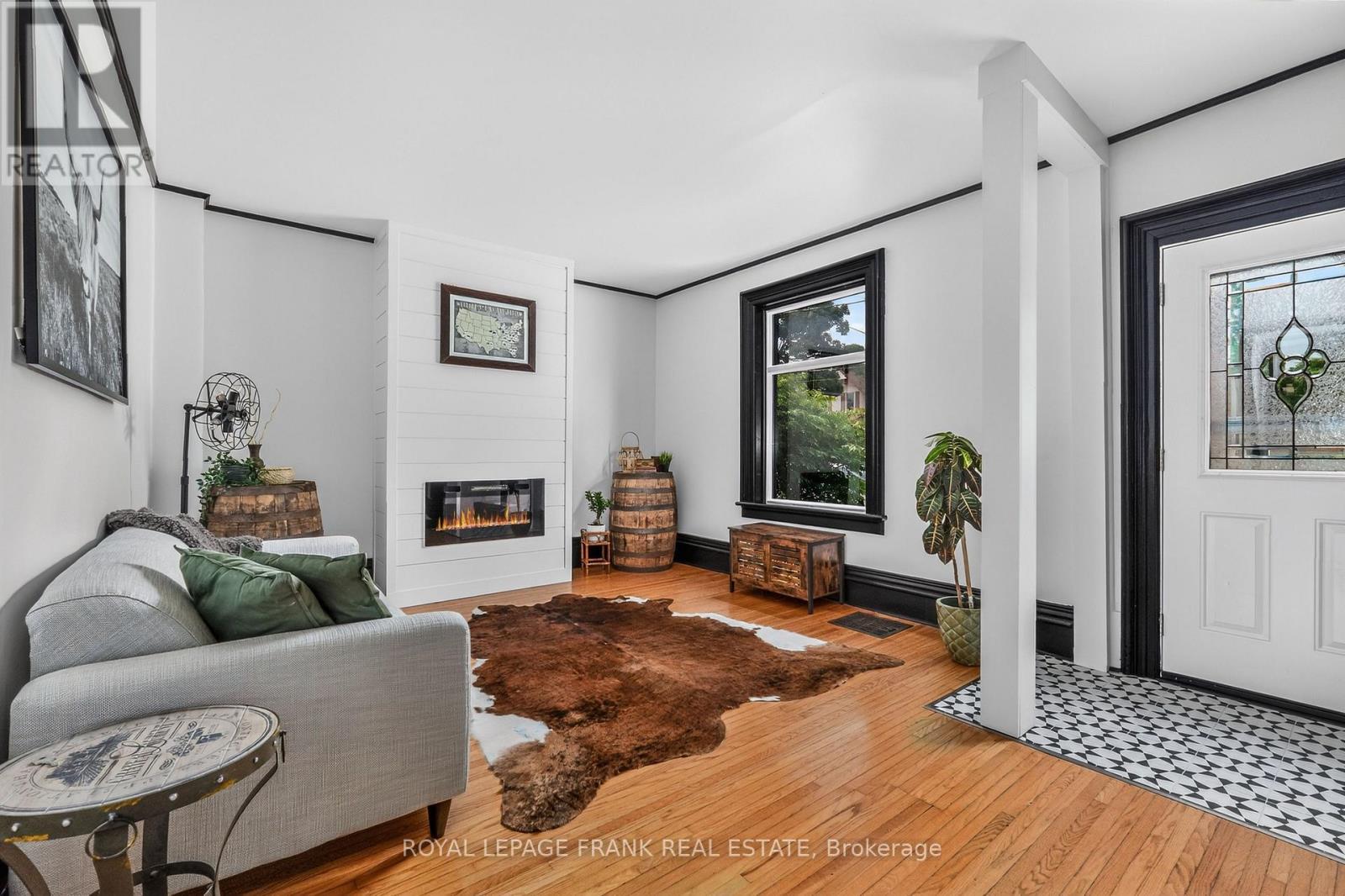 












69 PEEL STREET

,
Kawartha Lakes (Lindsay),




Ontario
K9V3M5

