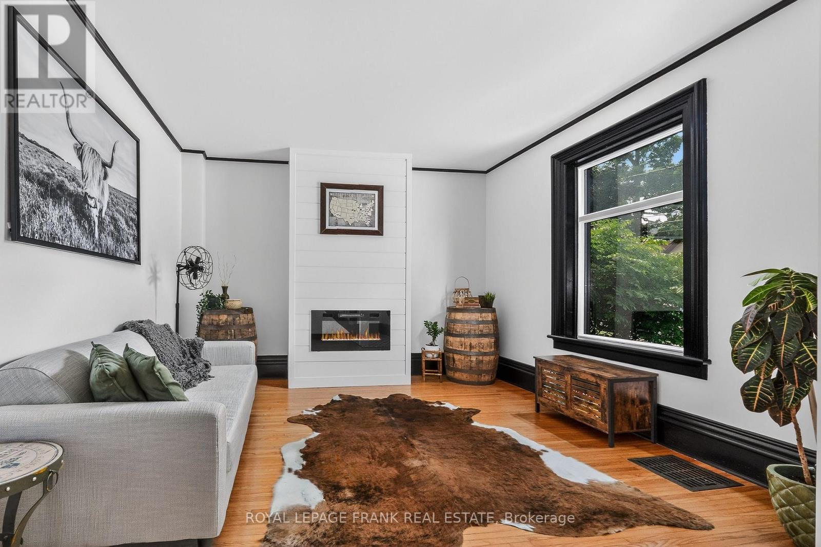 












69 PEEL STREET

,
Kawartha Lakes (Lindsay),




Ontario
K9V3M5

