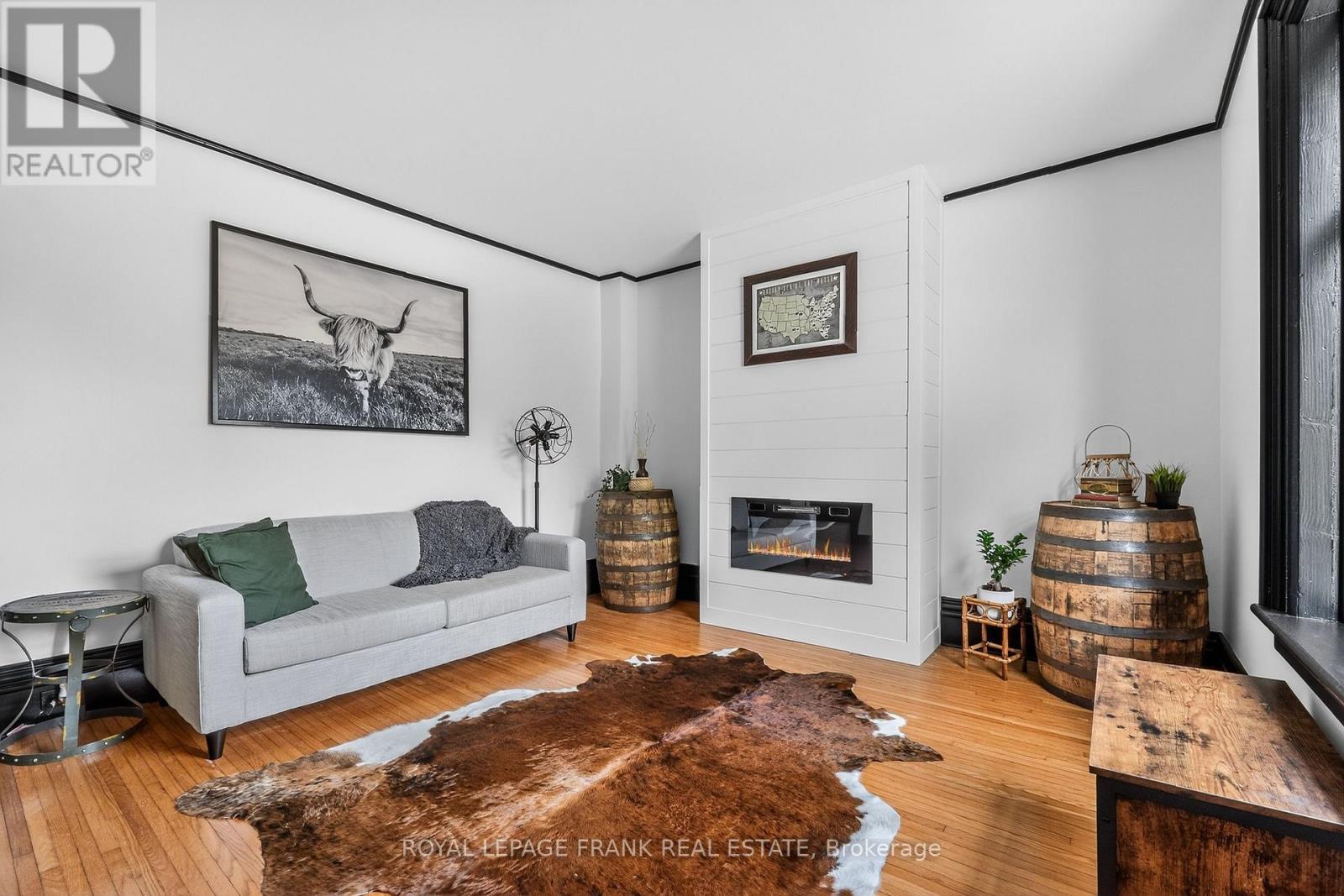 












69 PEEL STREET

,
Kawartha Lakes (Lindsay),




Ontario
K9V3M5

