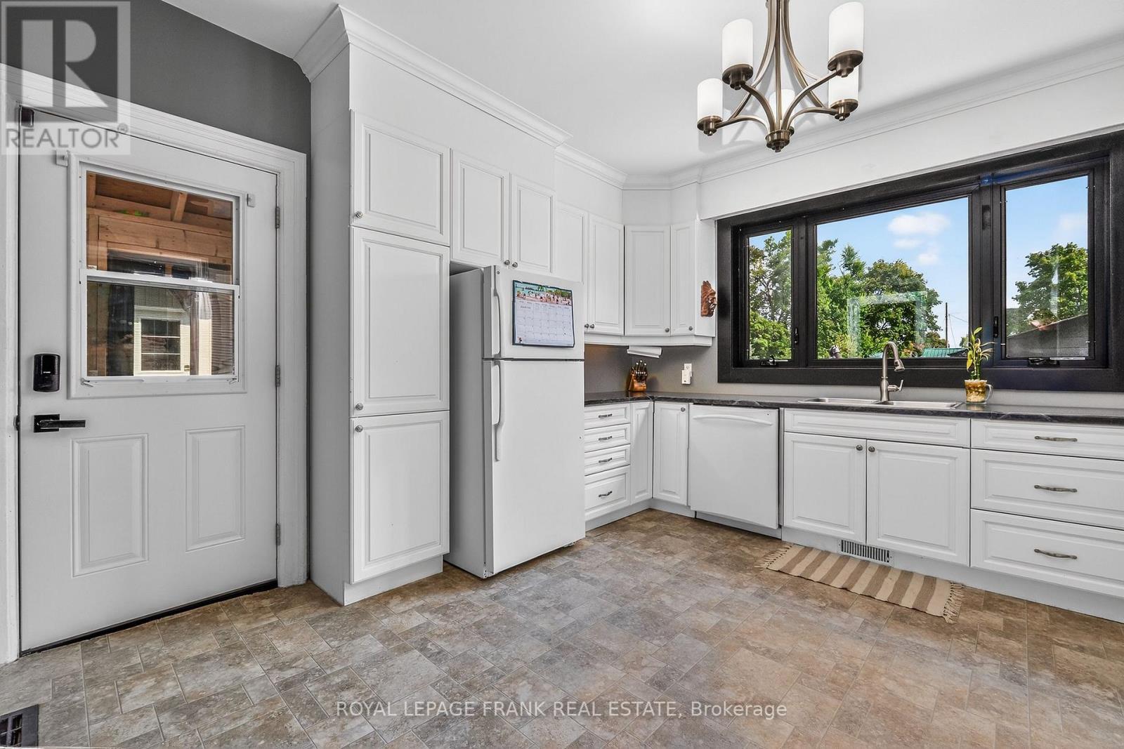 












69 PEEL STREET

,
Kawartha Lakes (Lindsay),




Ontario
K9V3M5

