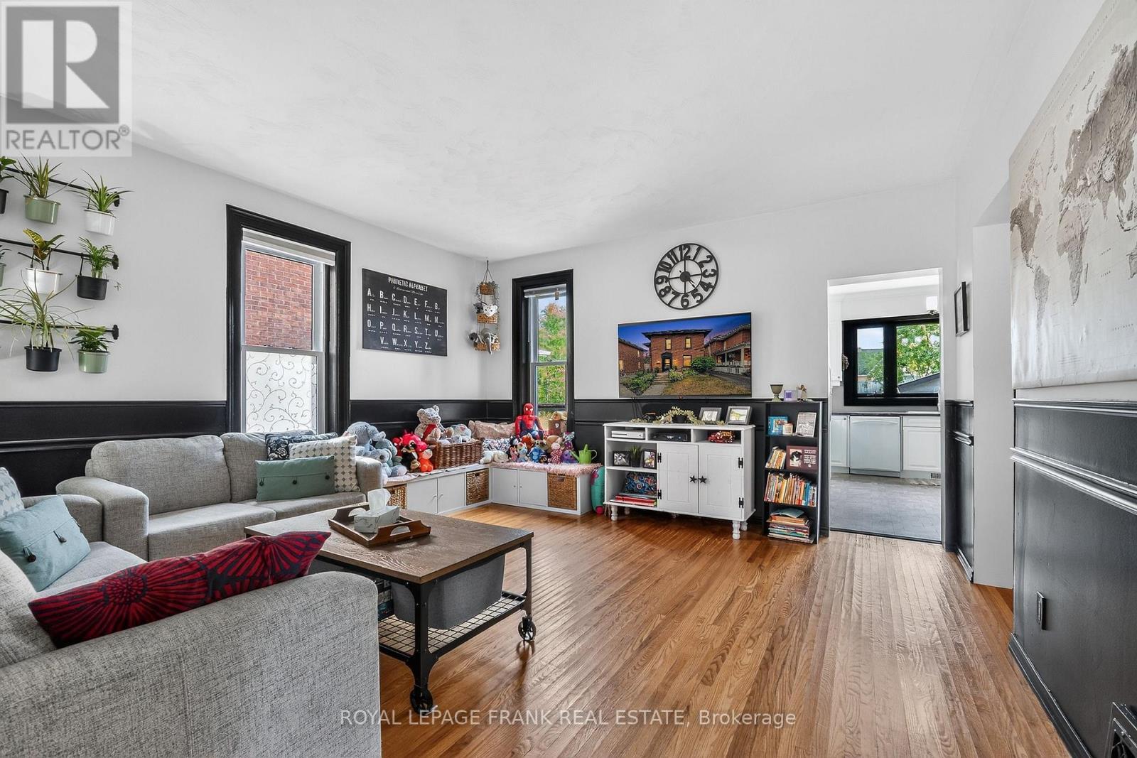 












69 PEEL STREET

,
Kawartha Lakes (Lindsay),




Ontario
K9V3M5

