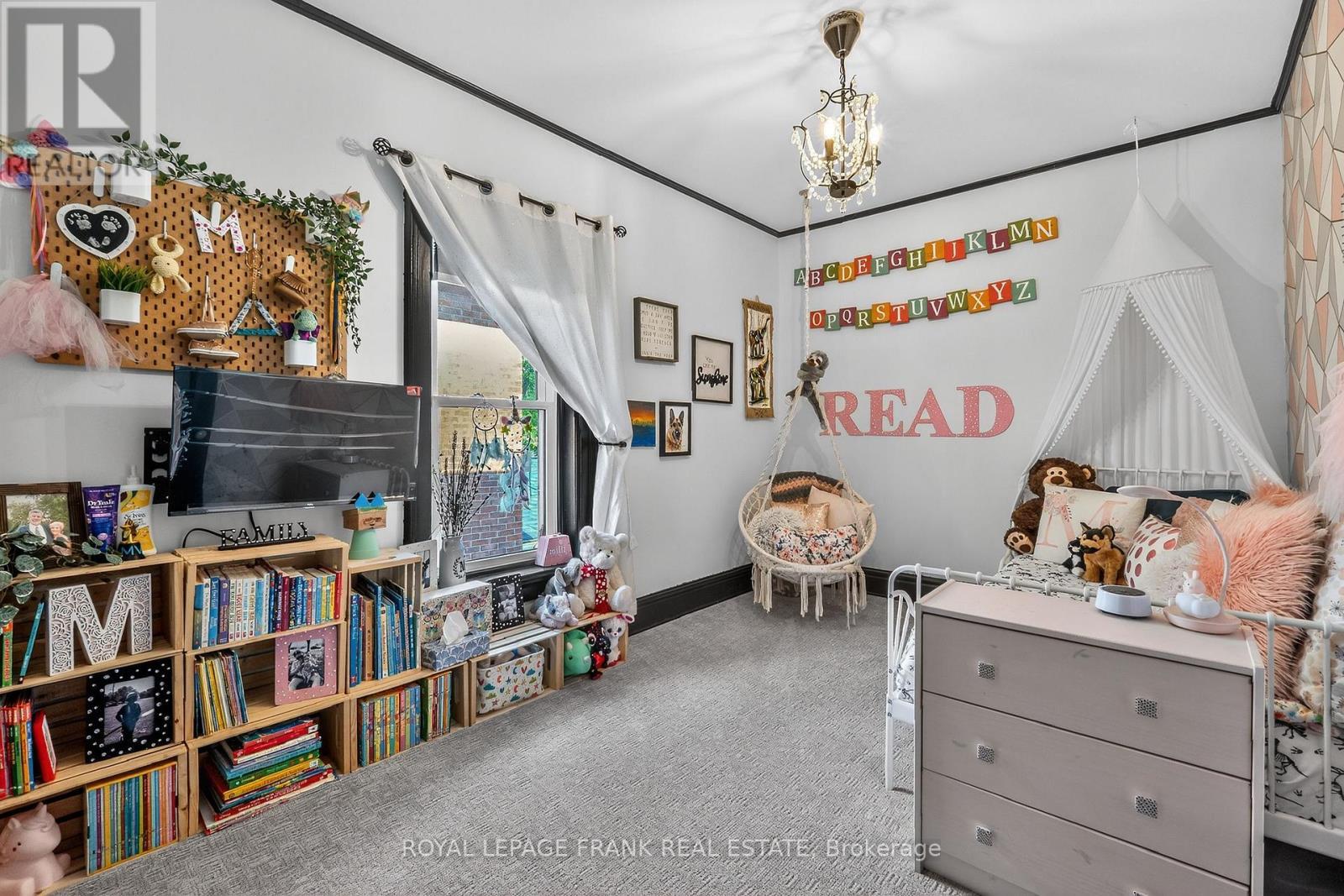 












69 PEEL STREET

,
Kawartha Lakes (Lindsay),




Ontario
K9V3M5

