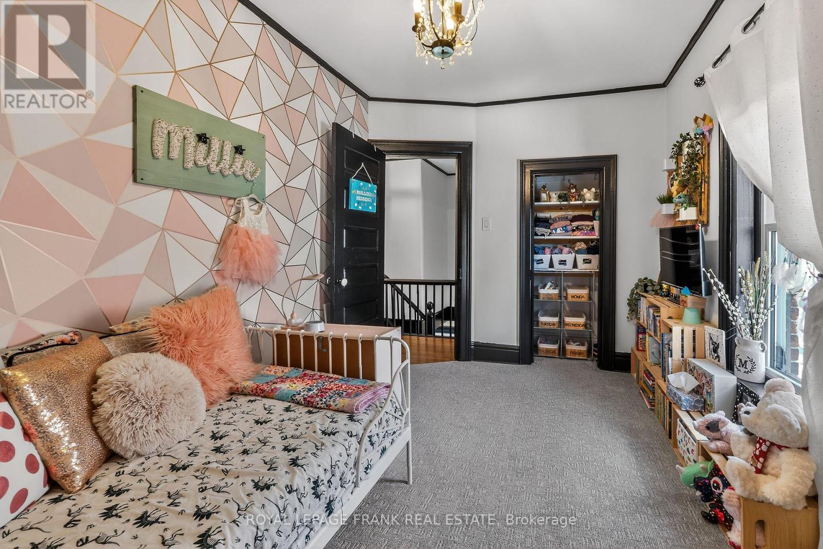 












69 PEEL STREET

,
Kawartha Lakes (Lindsay),




Ontario
K9V3M5

