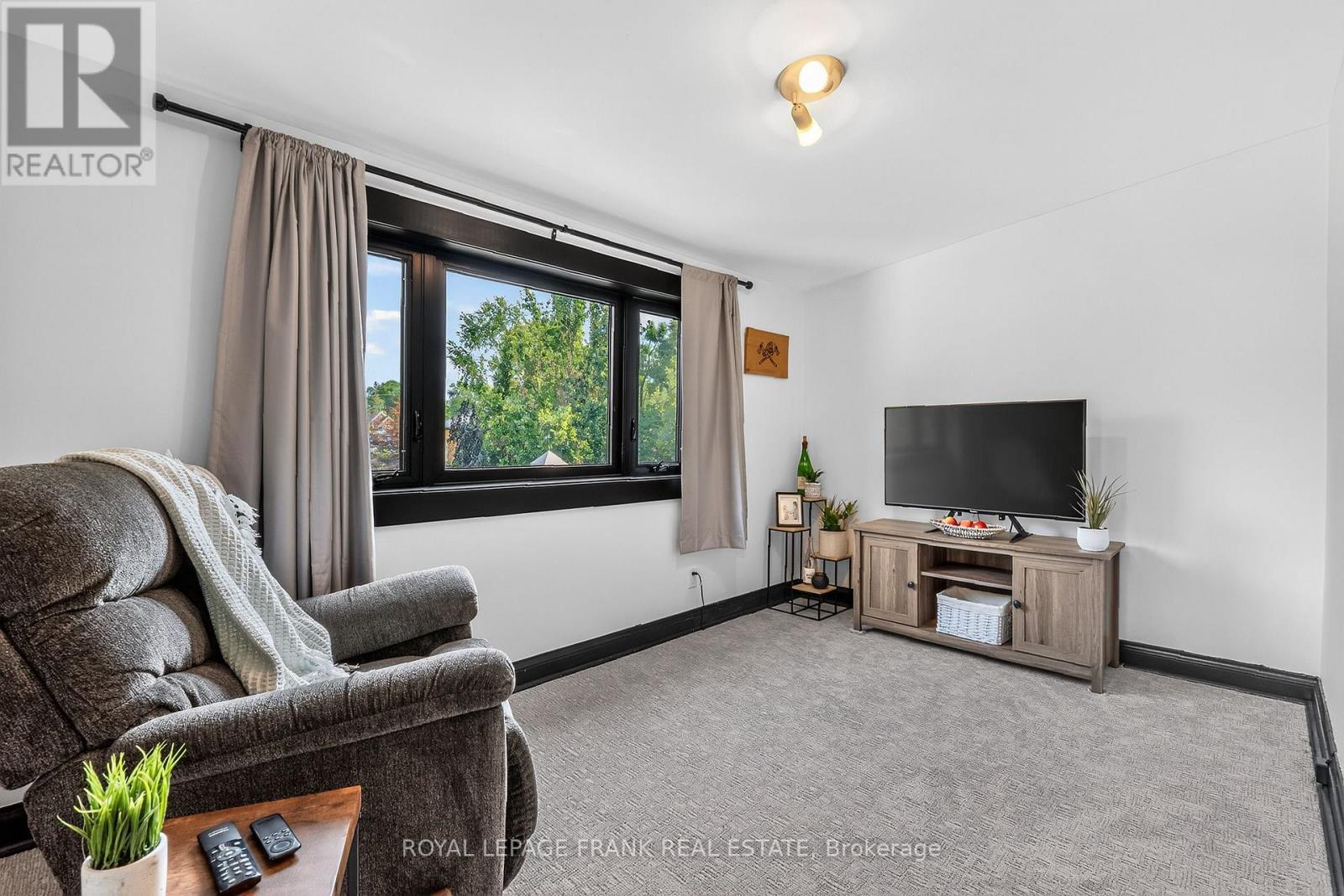 












69 PEEL STREET

,
Kawartha Lakes (Lindsay),




Ontario
K9V3M5

