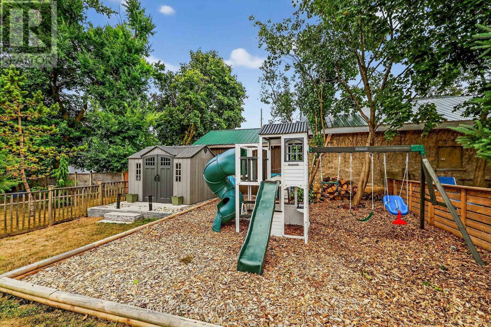 












69 PEEL STREET

,
Kawartha Lakes (Lindsay),




Ontario
K9V3M5

