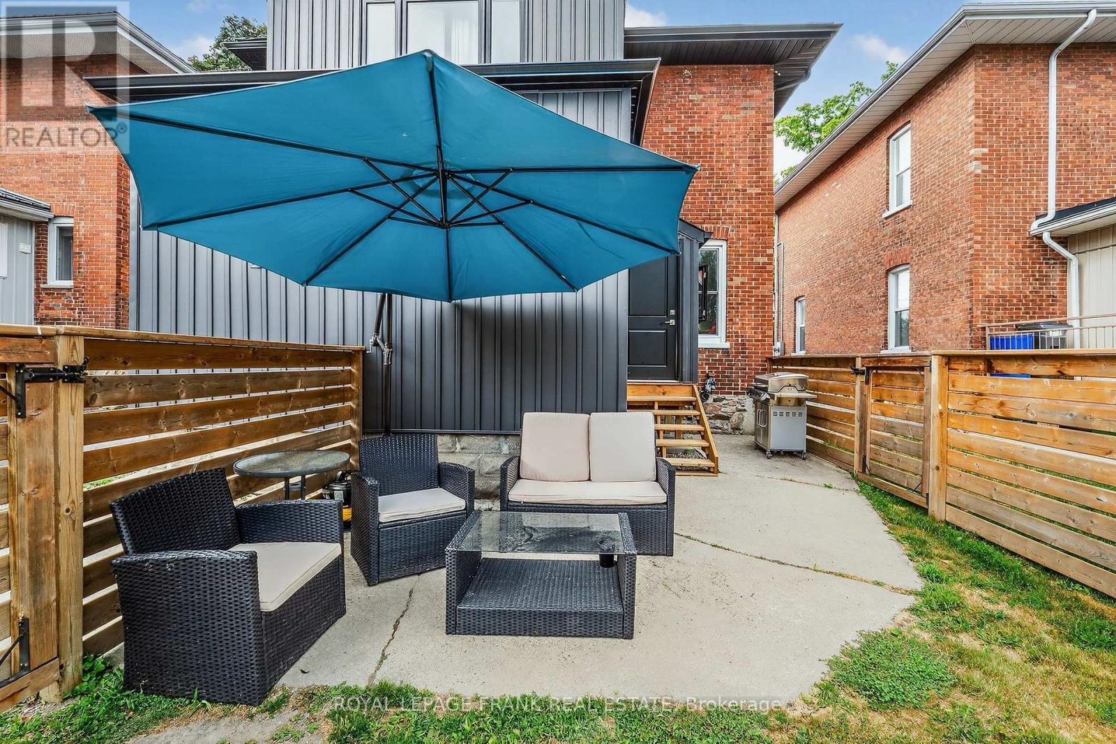 












69 PEEL STREET

,
Kawartha Lakes (Lindsay),




Ontario
K9V3M5

