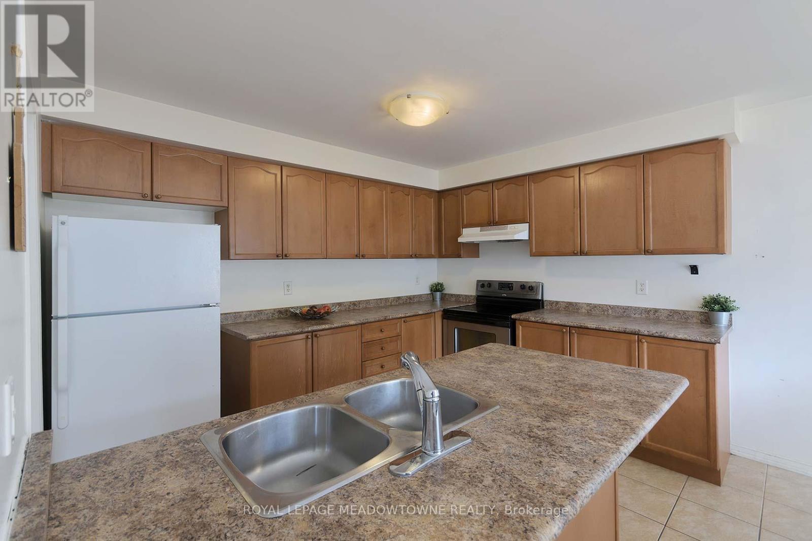 












28 NORLAND CIRCLE

,
Oshawa,




Ontario
L1L0A6

