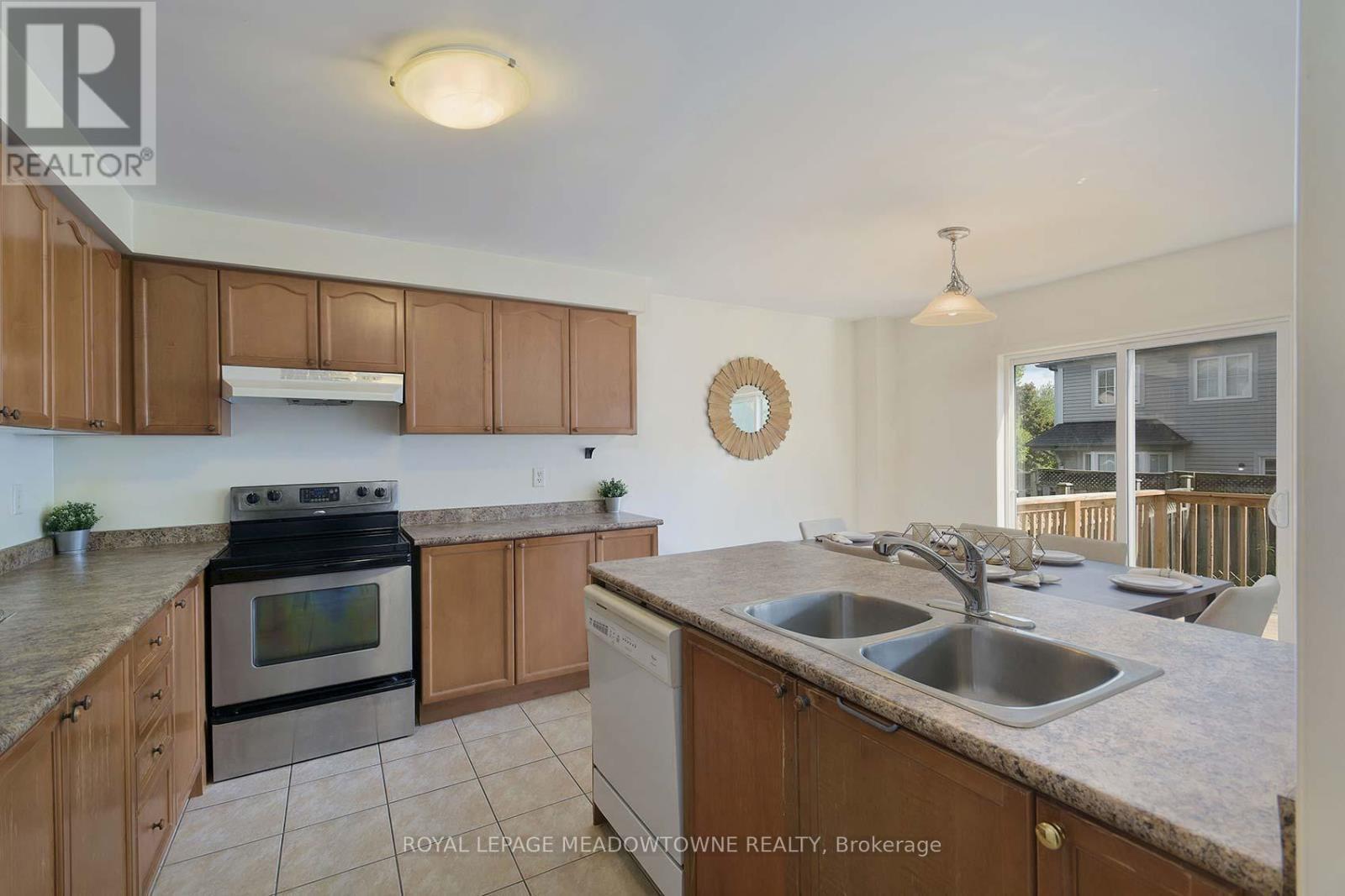 












28 NORLAND CIRCLE

,
Oshawa,




Ontario
L1L0A6

