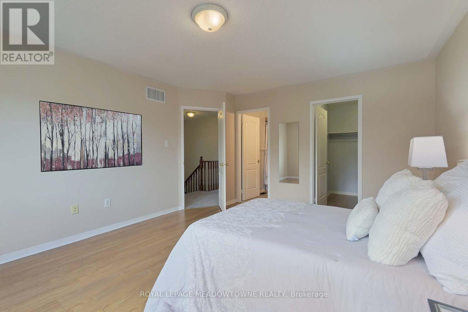 












28 NORLAND CIRCLE

,
Oshawa,




Ontario
L1L0A6

