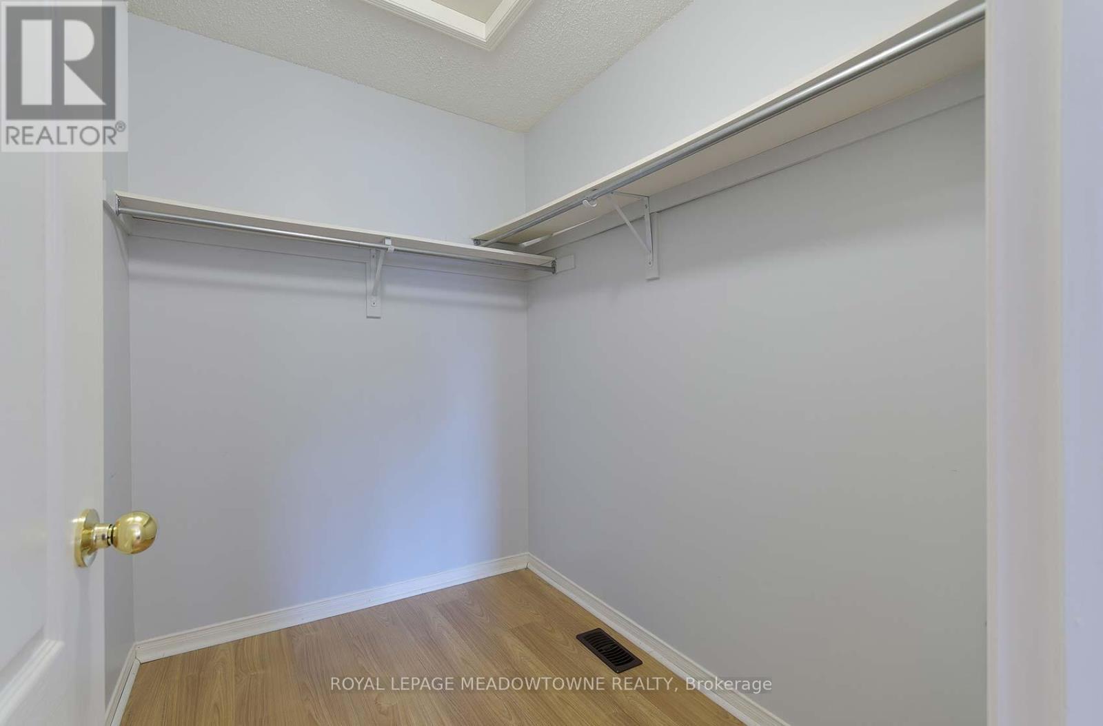 












28 NORLAND CIRCLE

,
Oshawa,




Ontario
L1L0A6

