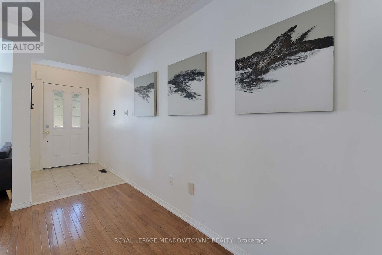 












28 NORLAND CIRCLE

,
Oshawa,




Ontario
L1L0A6

