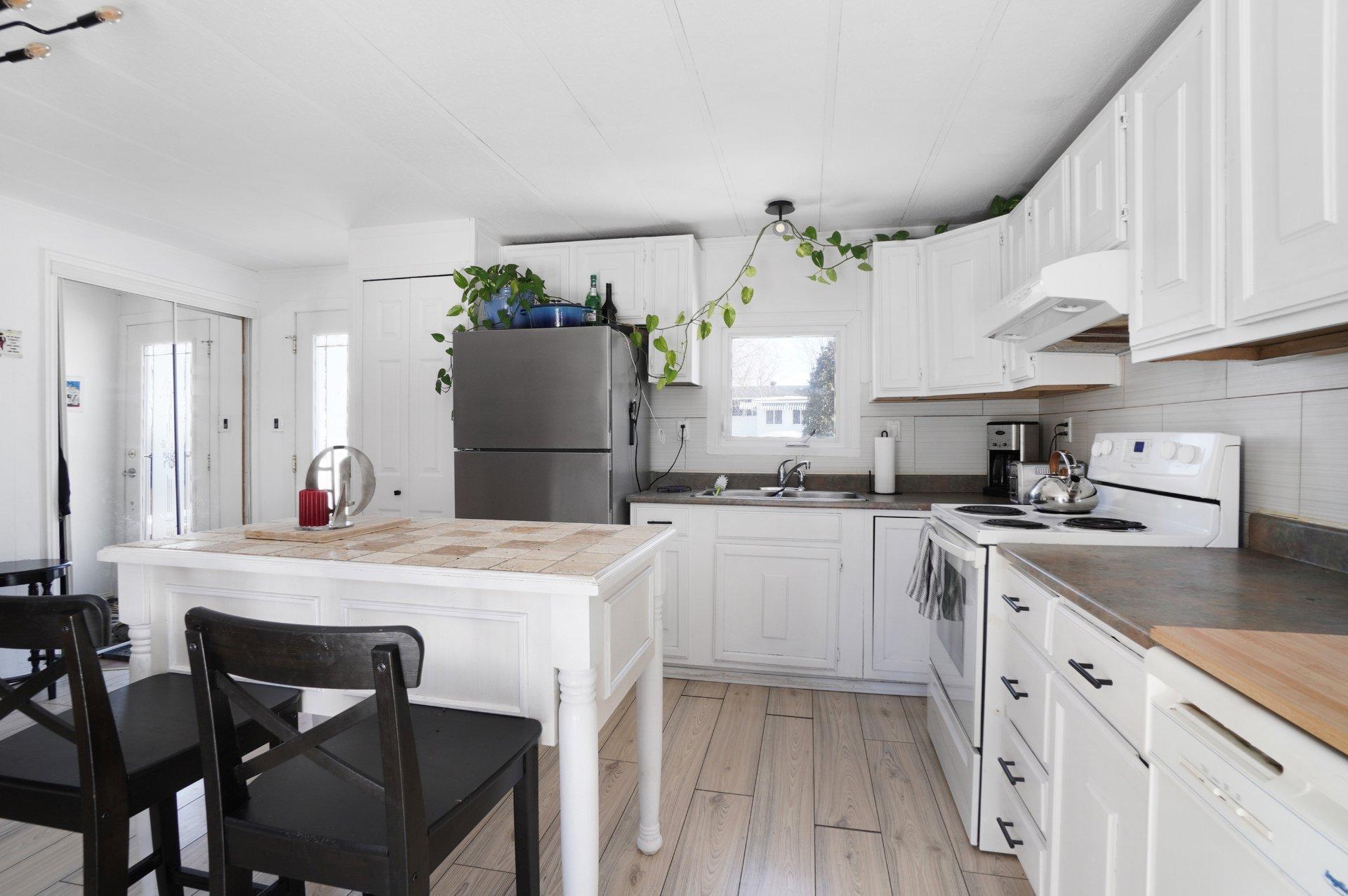 









6


Ch. du Rivage

,
Saint-Antoine-sur-Richelieu,




QC
J0L1R1

