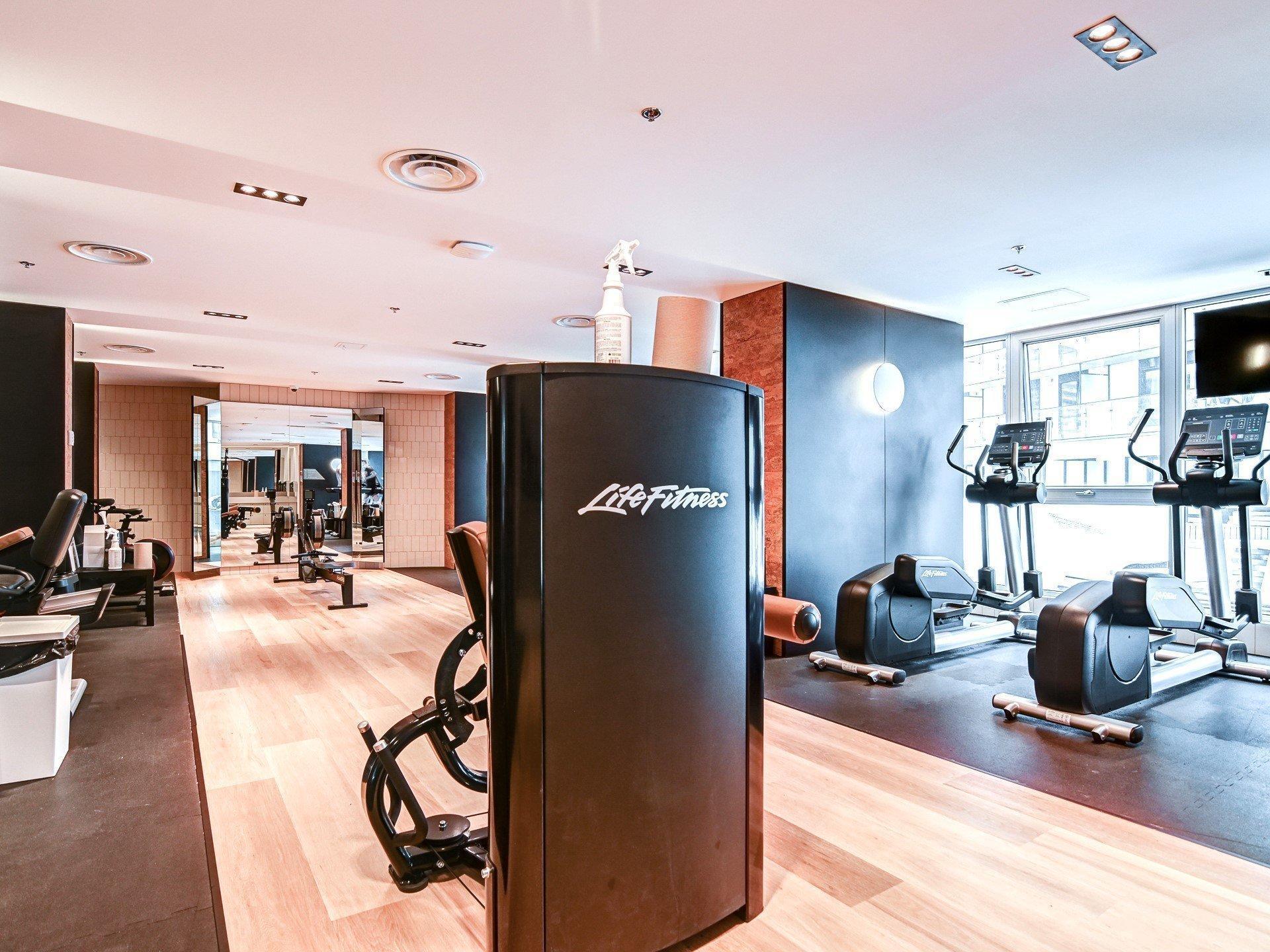 









101


Rue Peel

, 1856,
Montréal (Le Sud-Ouest),




QC
H3C1W9

