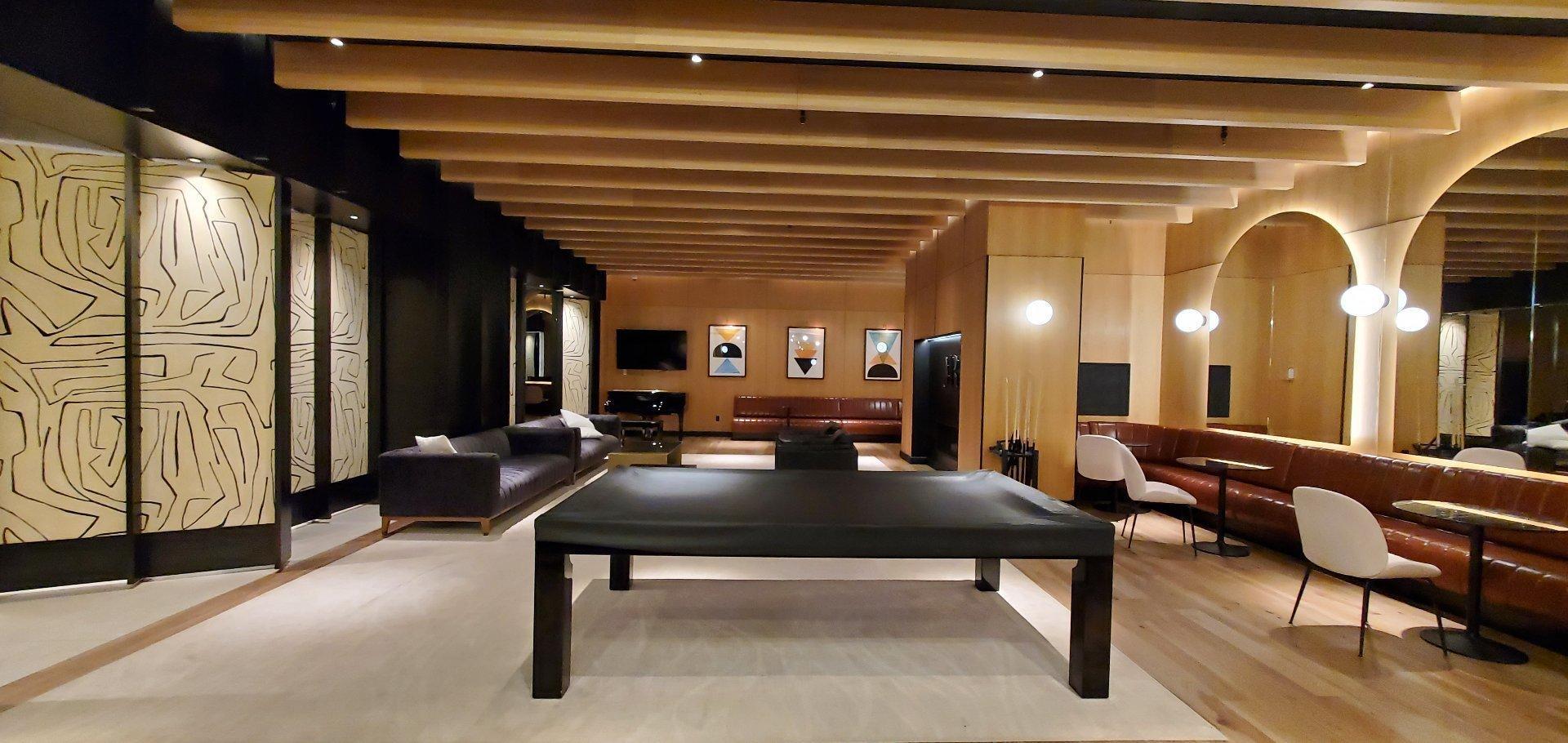 









101


Rue Peel

, 1856,
Montréal (Le Sud-Ouest),




QC
H3C1W9

