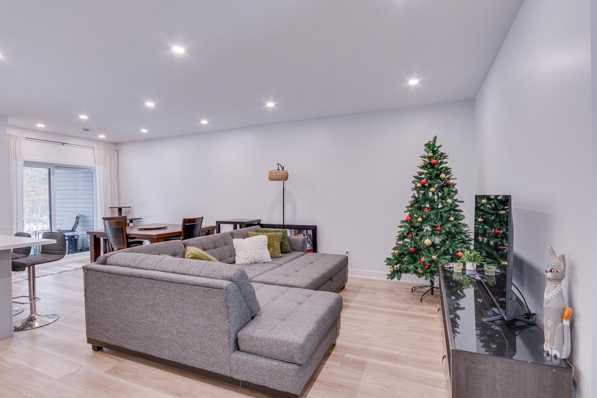 









12


Ch. Sisttie

,
La Pêche,




QC
J0X3G0

